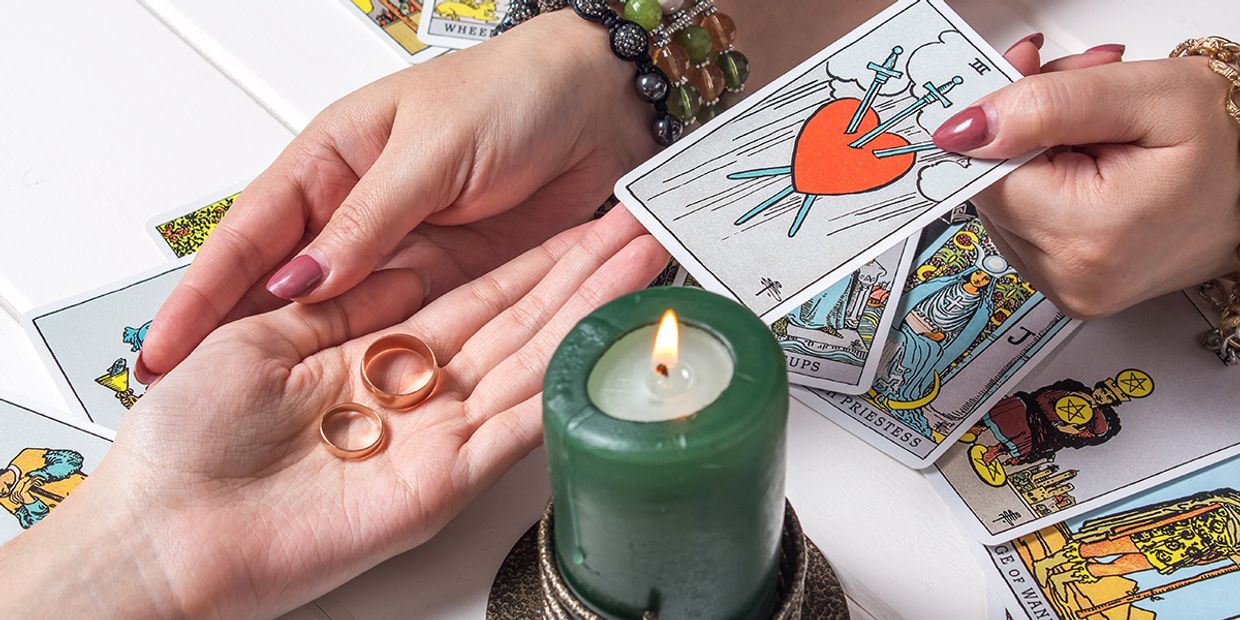 Love Psychic Readings - A tarot card reading providing a love and relationship psychic reading.