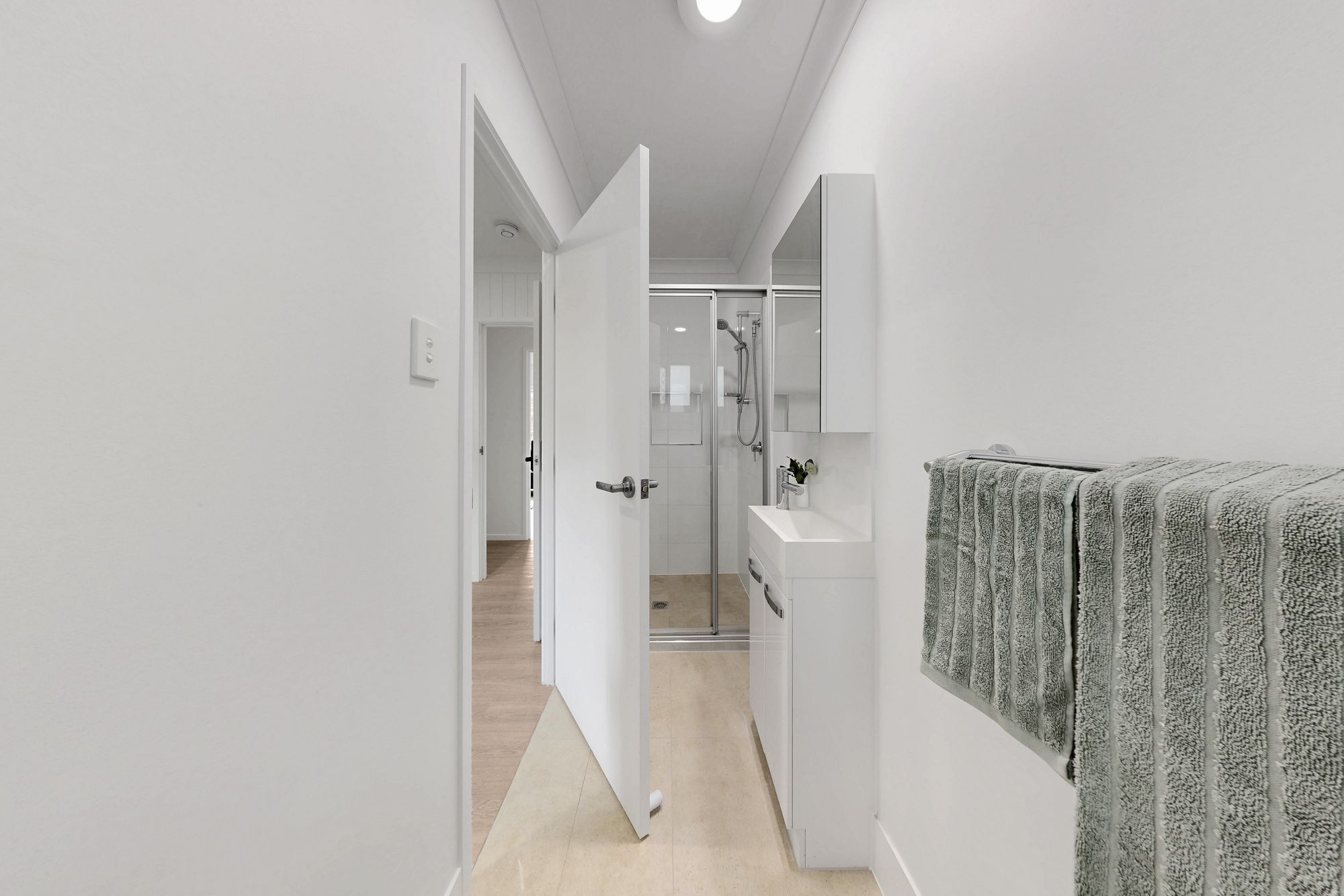 2/10 Nuttall St, Lawnton