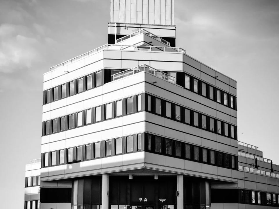 New Property rådgivare när Aeonic säljer industri- och kontorsfastighet i Järfälla