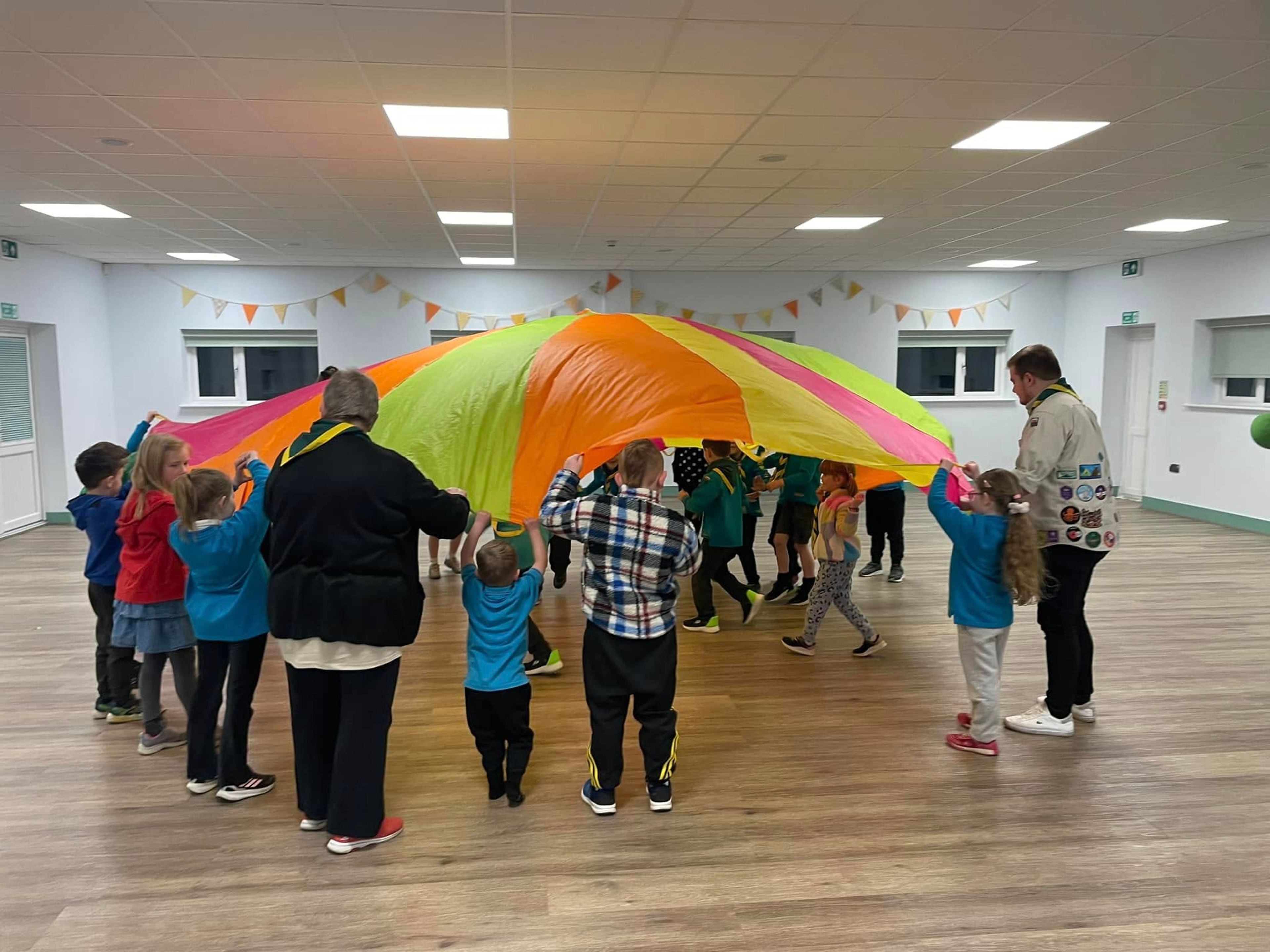 Members of 1st Kidwelly scouts with a parachute