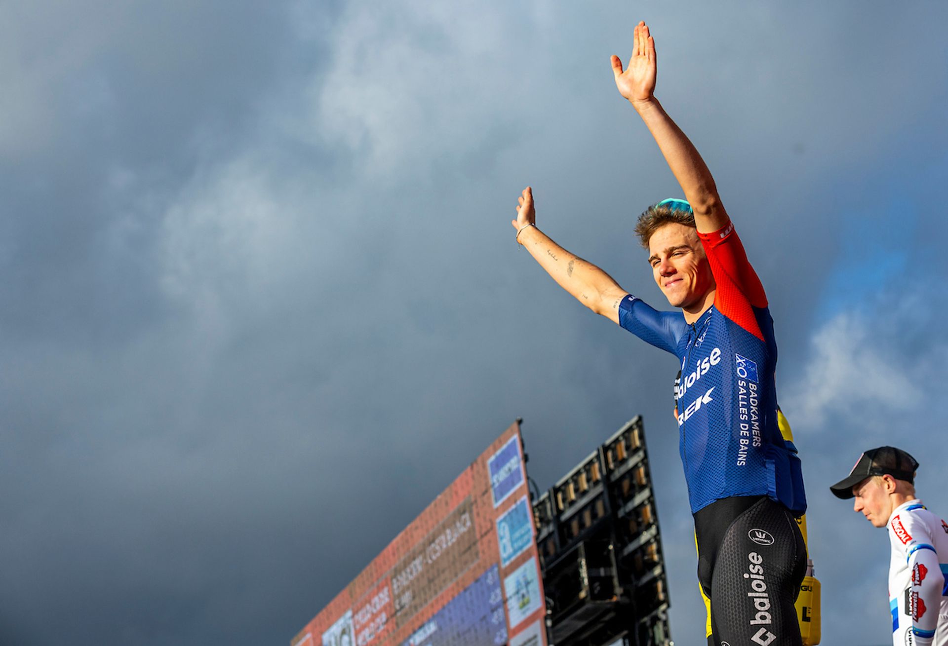 Lap 2 off‑camber slide sees Thibau Nys take World Cup Tábor victory