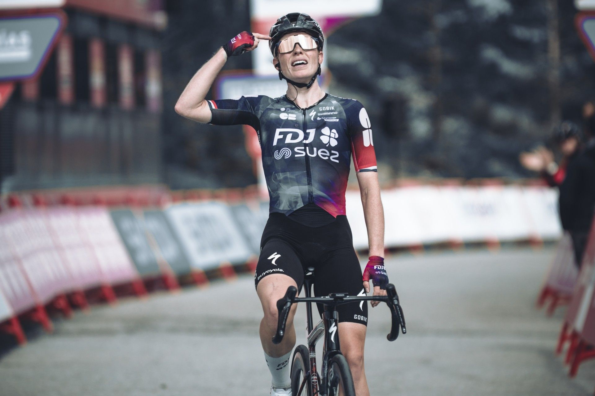 'Emotion becomes clickbait, nuance disappears', Demi Vollering defends Arensman over Giro media debate