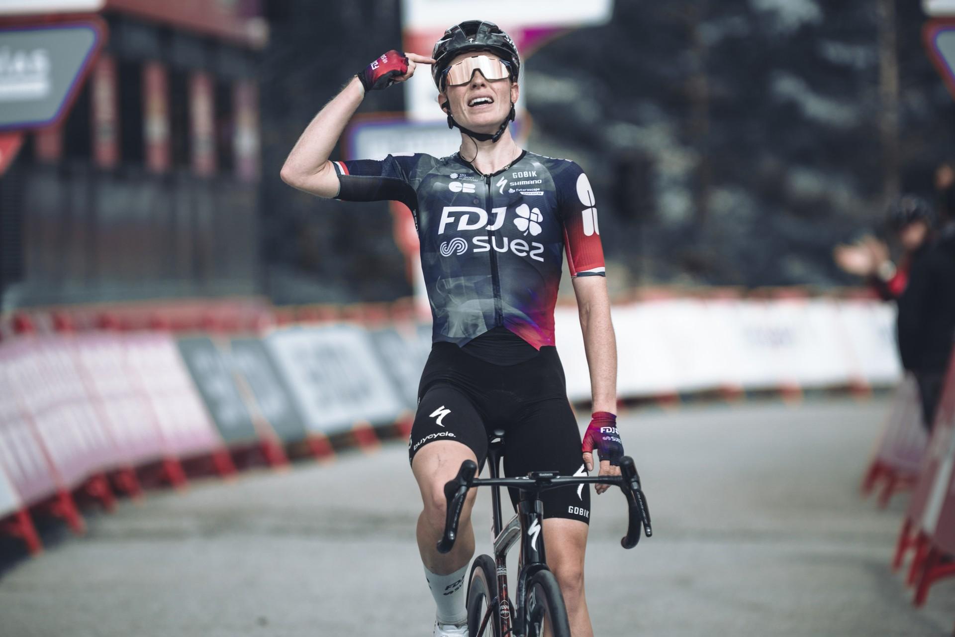 'Emotion becomes clickbait, nuance disappears', Demi Vollering defends Arensman over Giro media debate