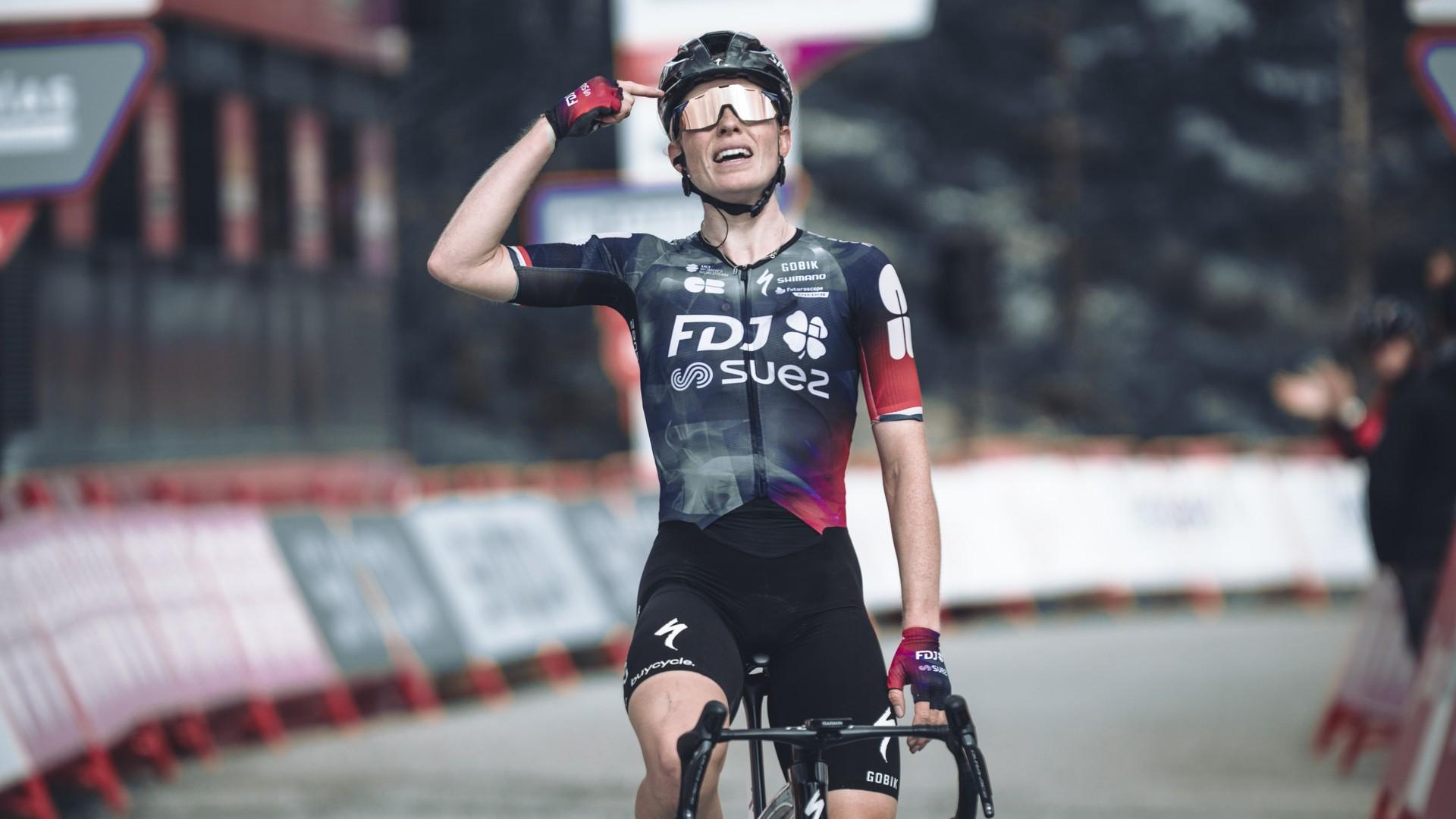 'Emotion becomes clickbait, nuance disappears', Demi Vollering defends Arensman over Giro media debate