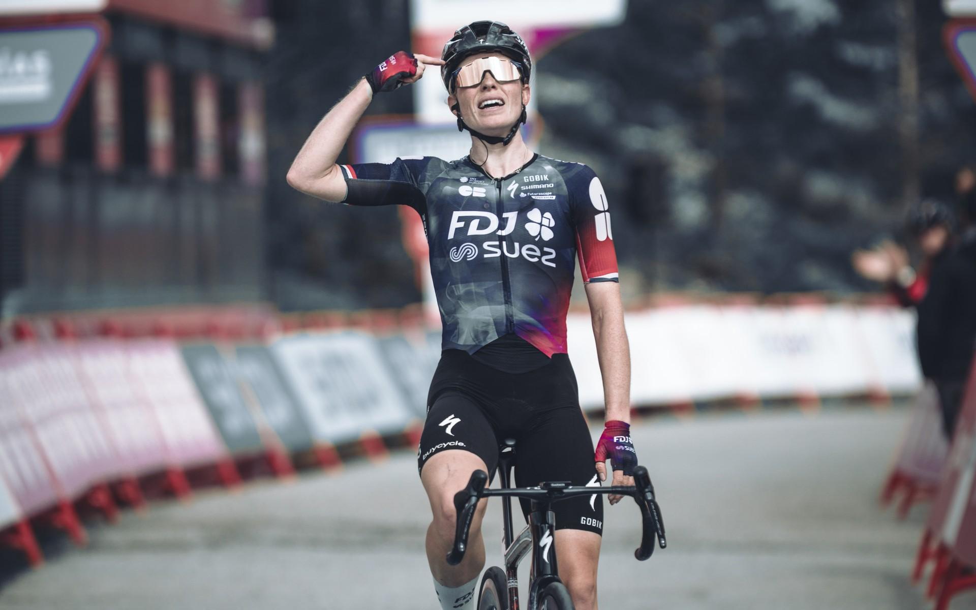 'Emotion becomes clickbait, nuance disappears', Demi Vollering defends Arensman over Giro media debate