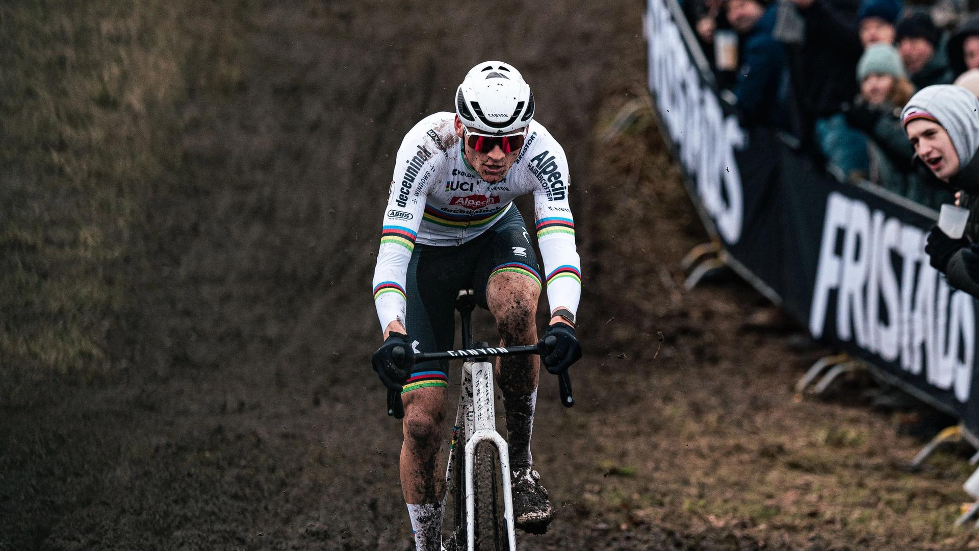 UCI Cyclo-cross World Cup Antwerpen Race Preview: Sand vs superstars