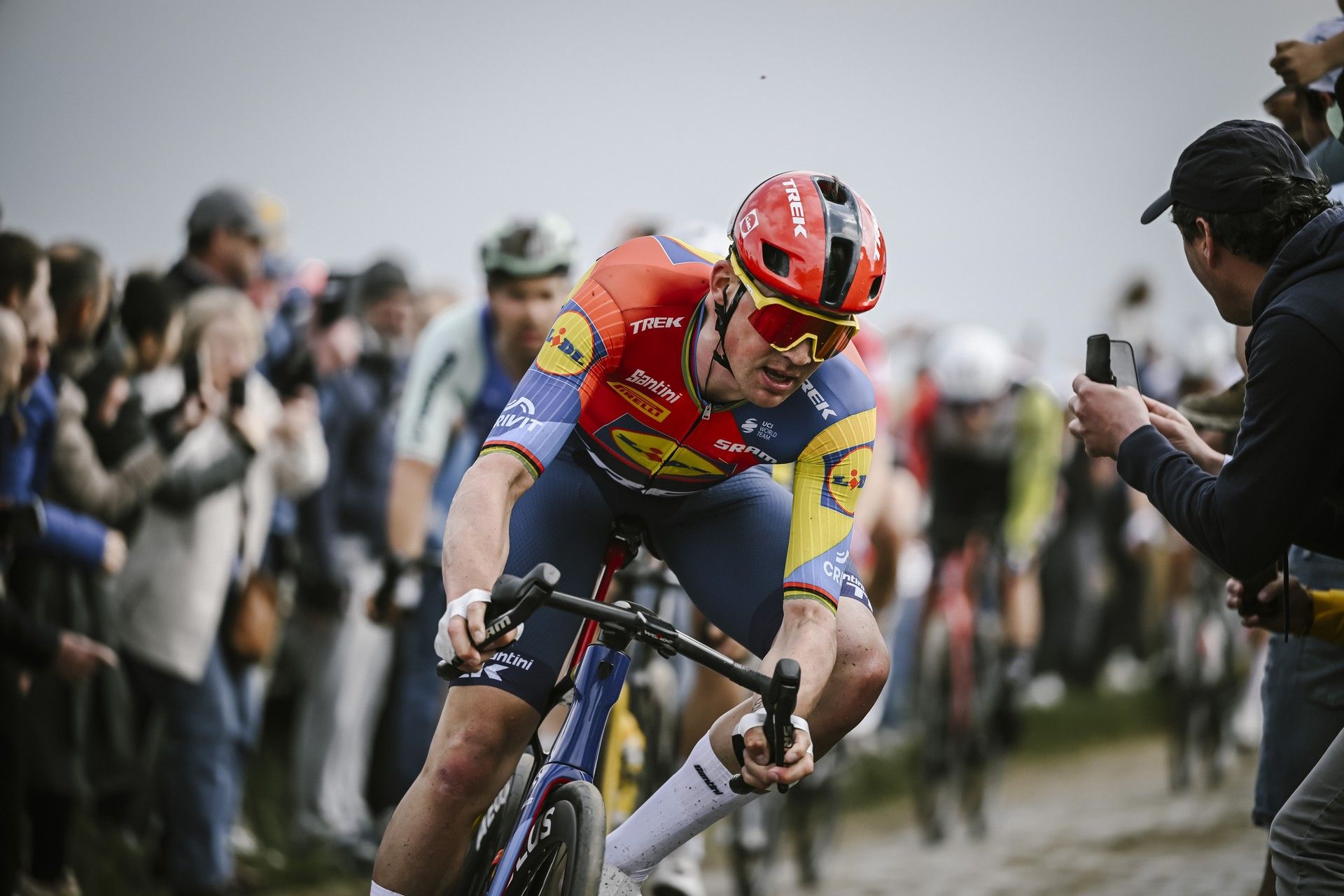 Mads Pedersen set to undergo surgery after fracturing collarbone and wrist in Valenciana crash