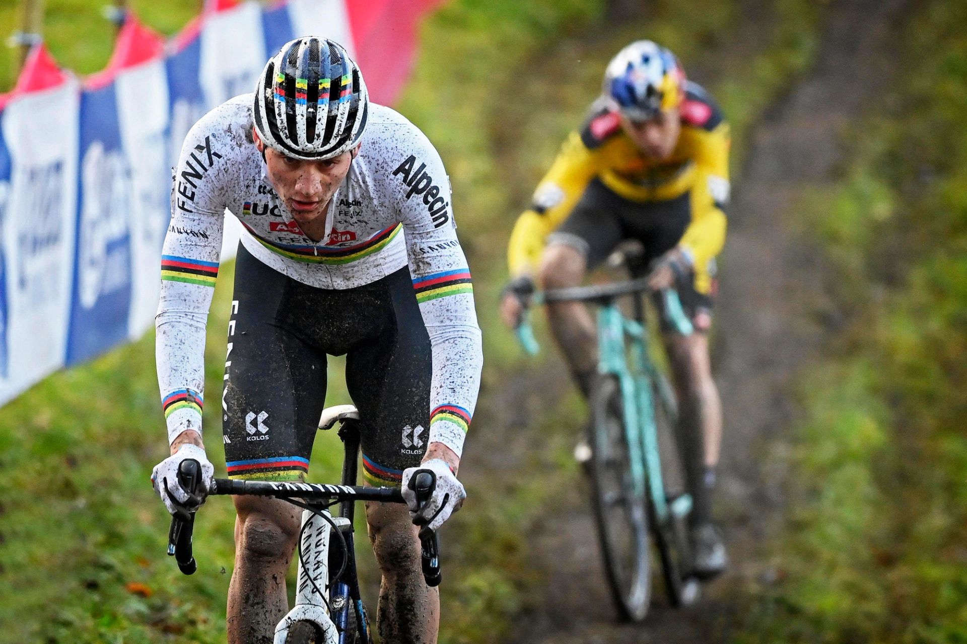 Van der Poel vs Van Aert showdown: How to Watch UCI World Cup Antwerpen Live - Free Streams, TV & Schedule
