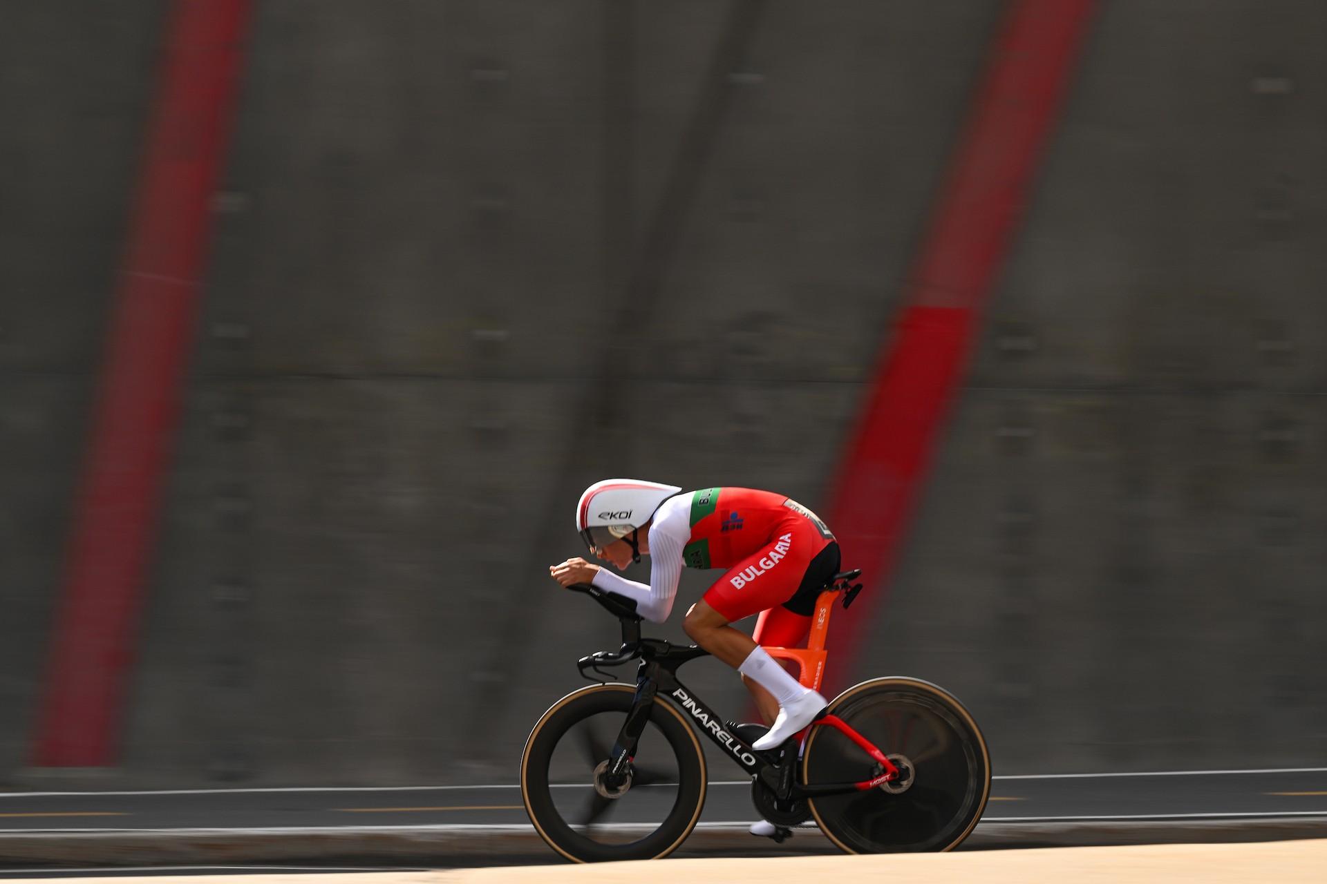 Bulgarian U23 cyclist Nicholas Van der Merwe races alone in a time trial on a red-and-black aerodynamic bike.