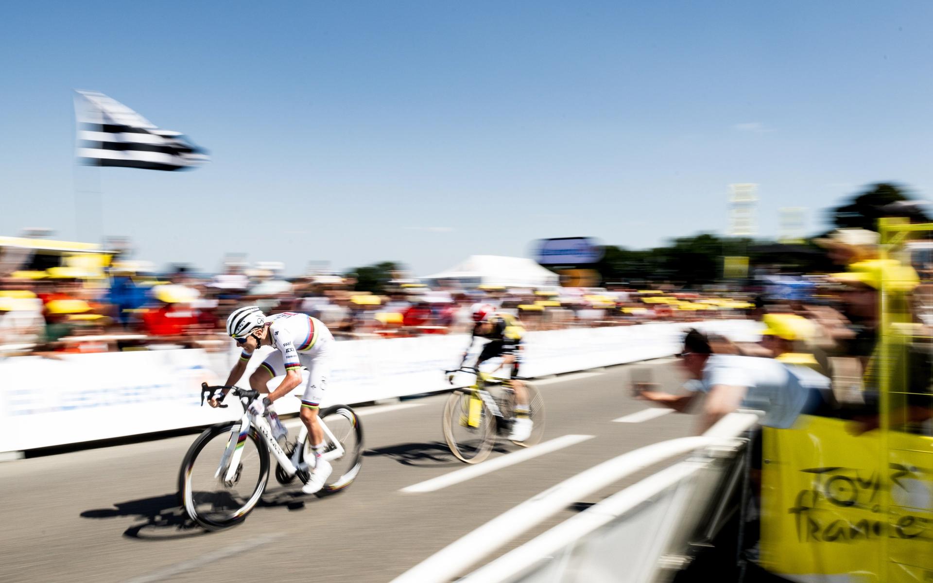 What is the VO2max of a Tour de France cyclist – and how much does it really matter?