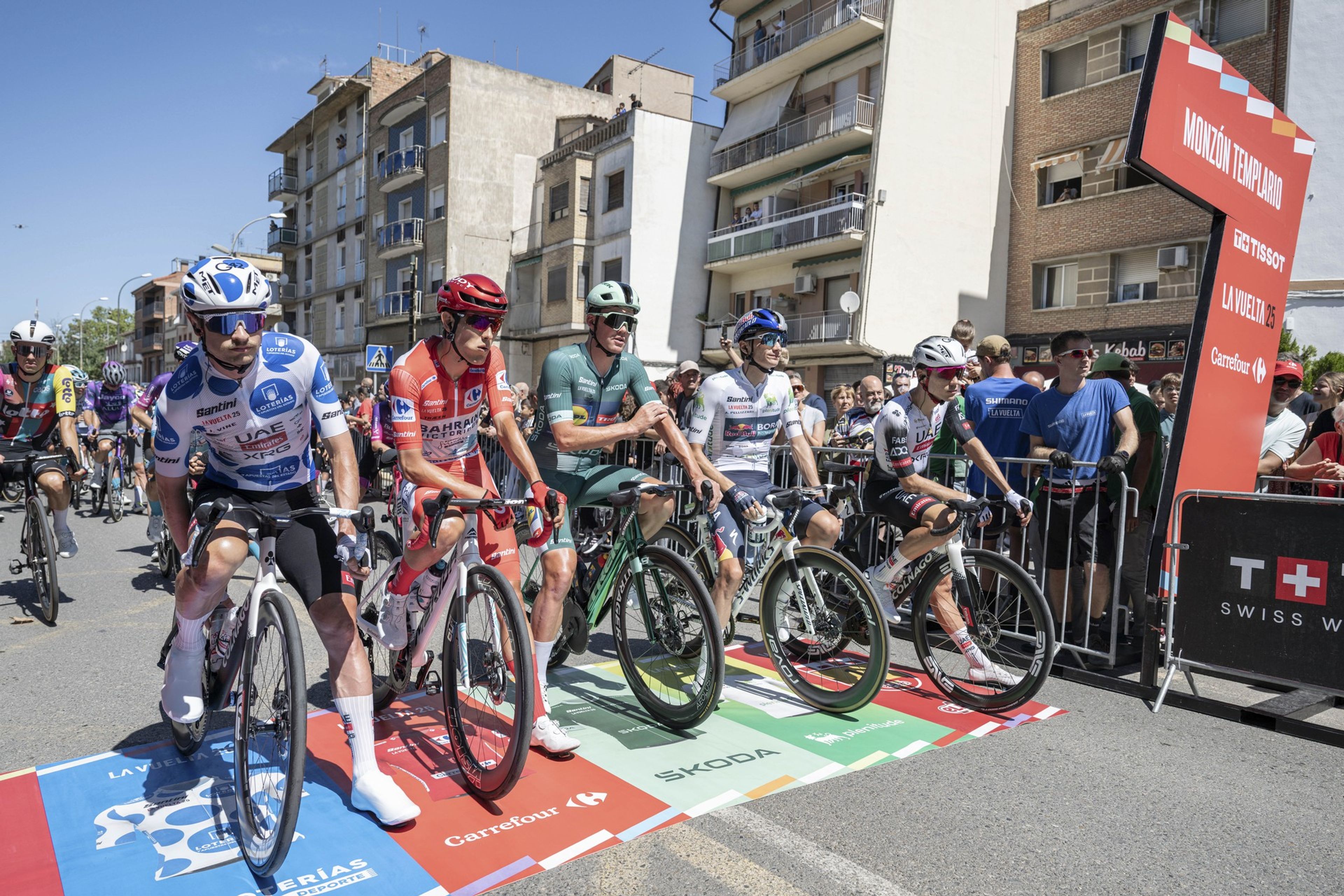 Ayuso battling in Vuelta stage 8 sprint with Pedersen