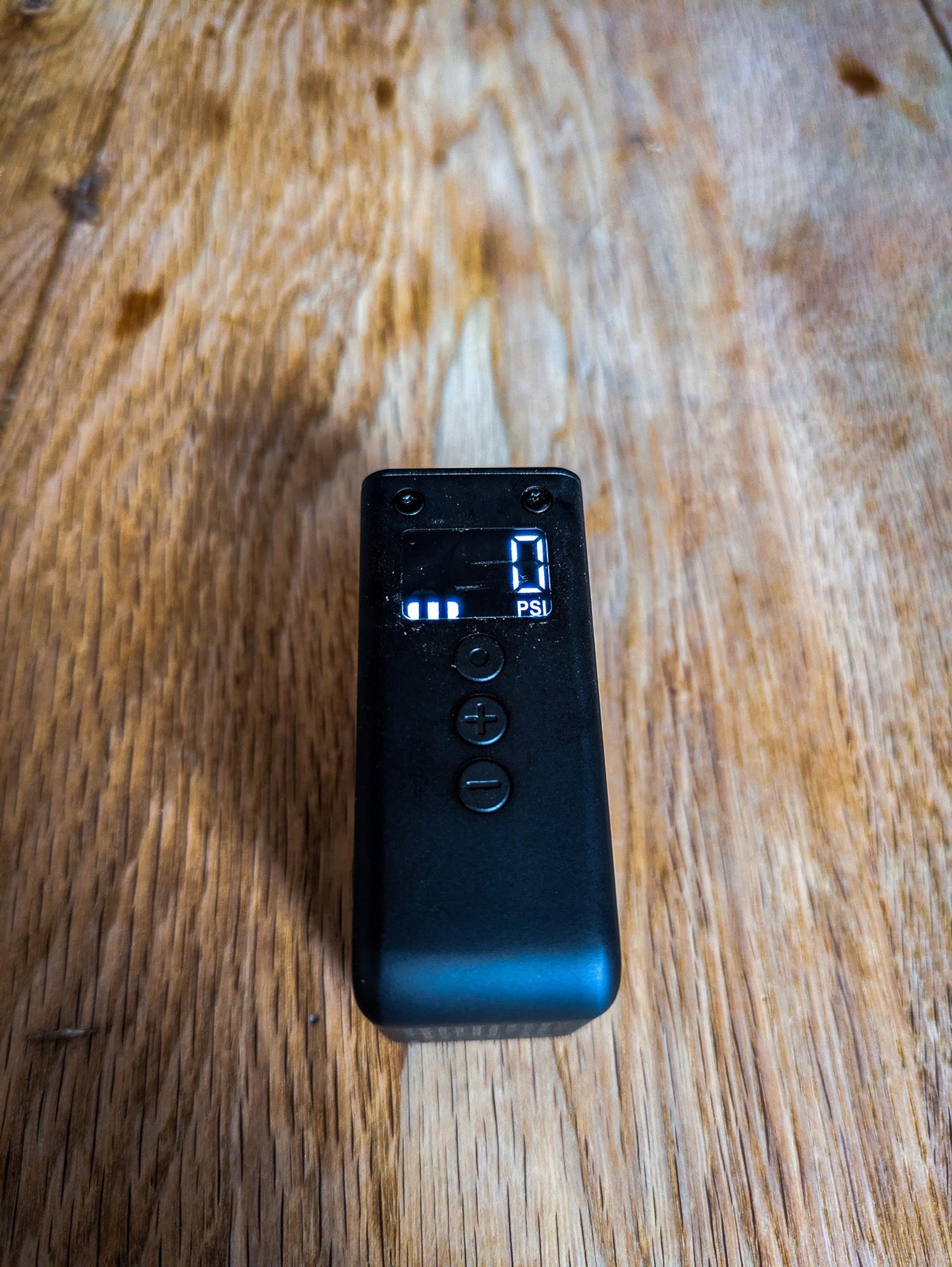 Cycplus AS2 Ultra e-pump with digital pressure display on a wooden tabletop