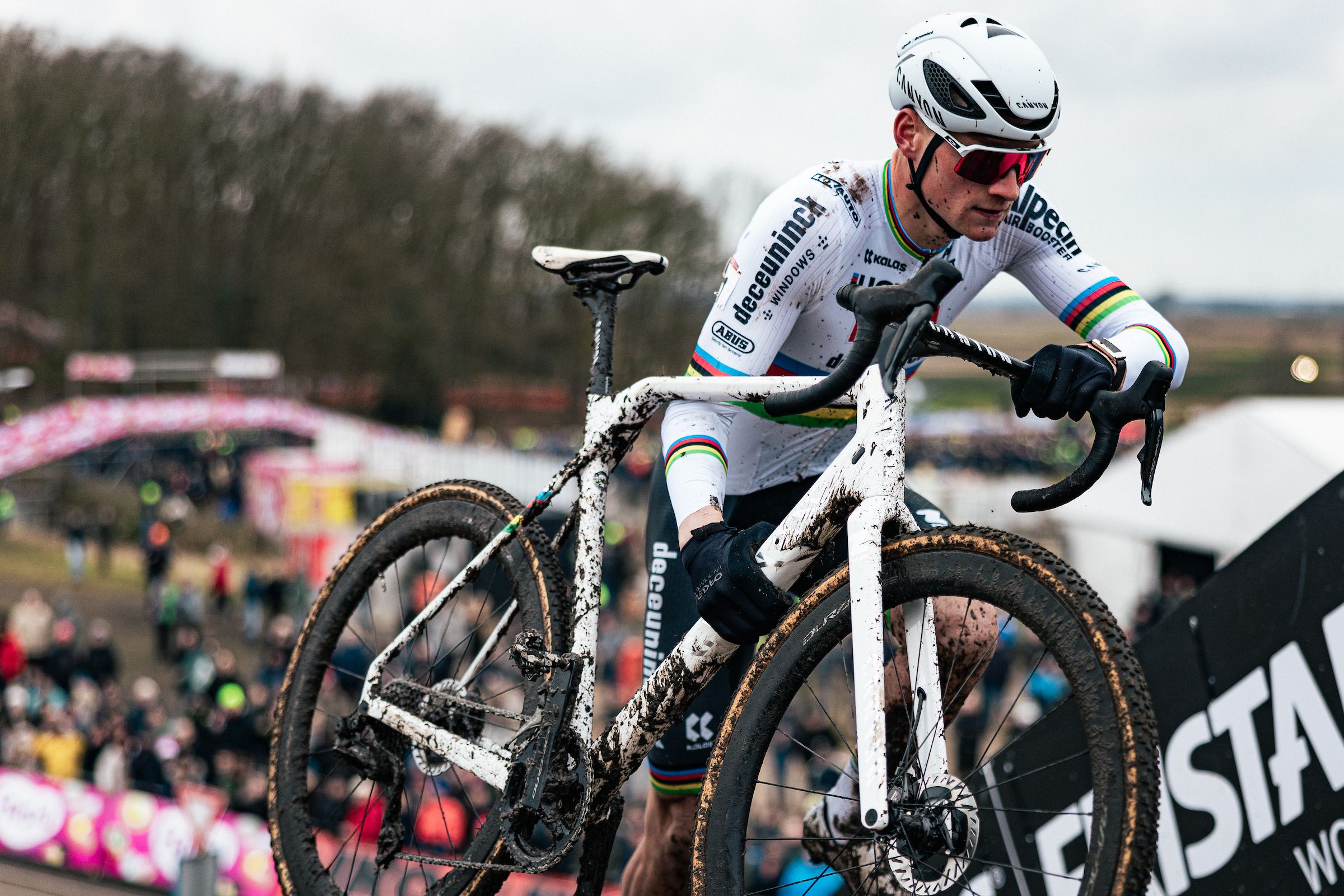 Mathieu van der Poel decimates field to win UCI Cyclo-cross World Cup Antwerpen