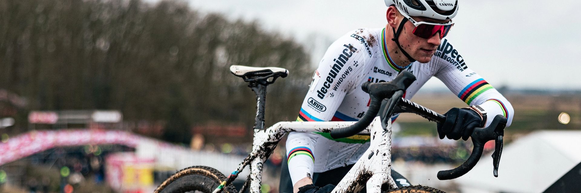 World Cup Gavere: Mathieu van der Poel wins round seven after late surge drops Nys
