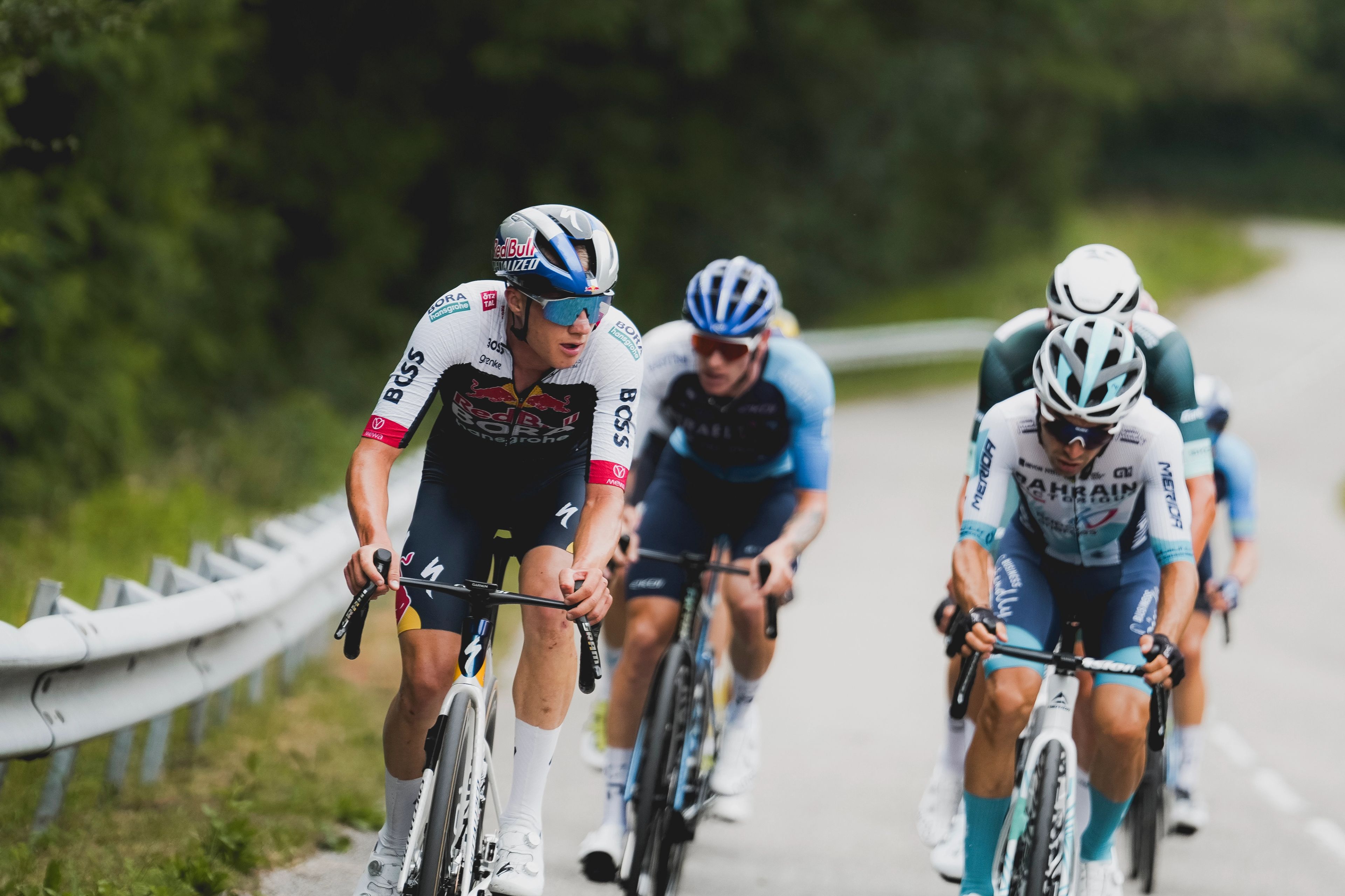 Van Gils leads uphill group climb in Dauphiné stage