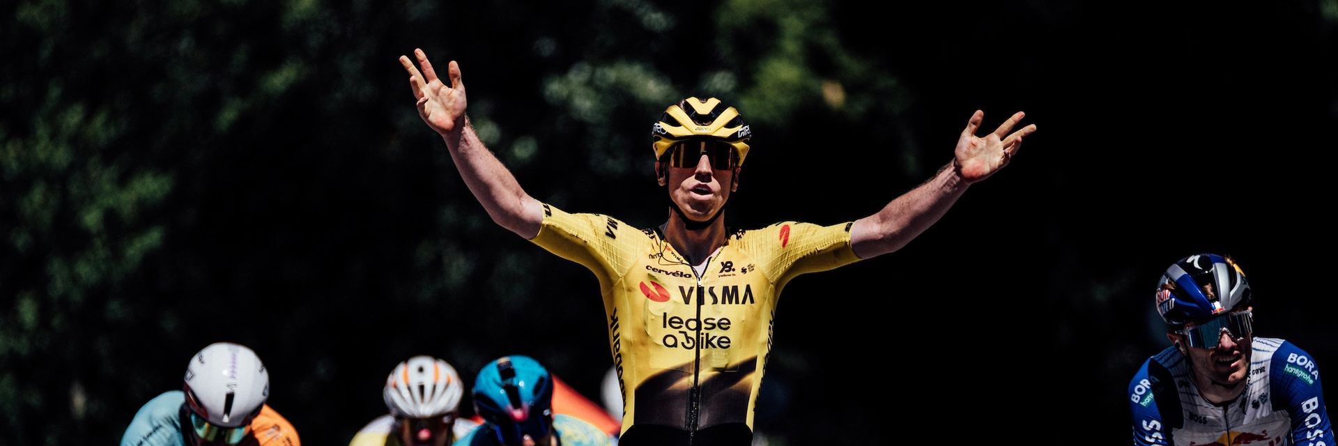 Brennan sprints to Stirling stage 5 win as Jay Vine survives kangaroo crash to seal Tour Down Under title