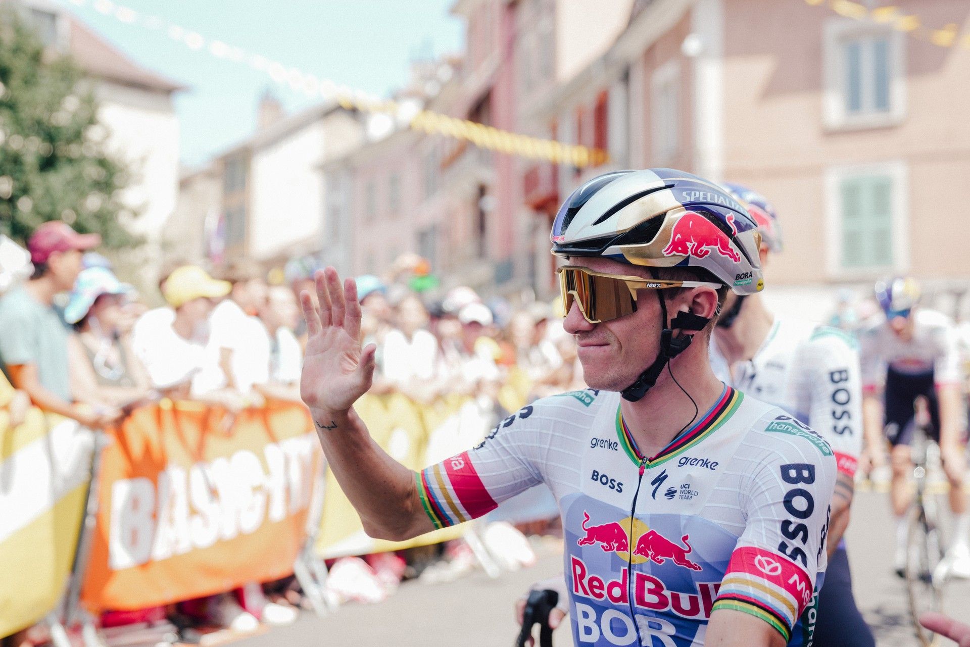 Remco Evenepoel’s father reveals racist abuse and direct threats targeting family after Tour de France podium