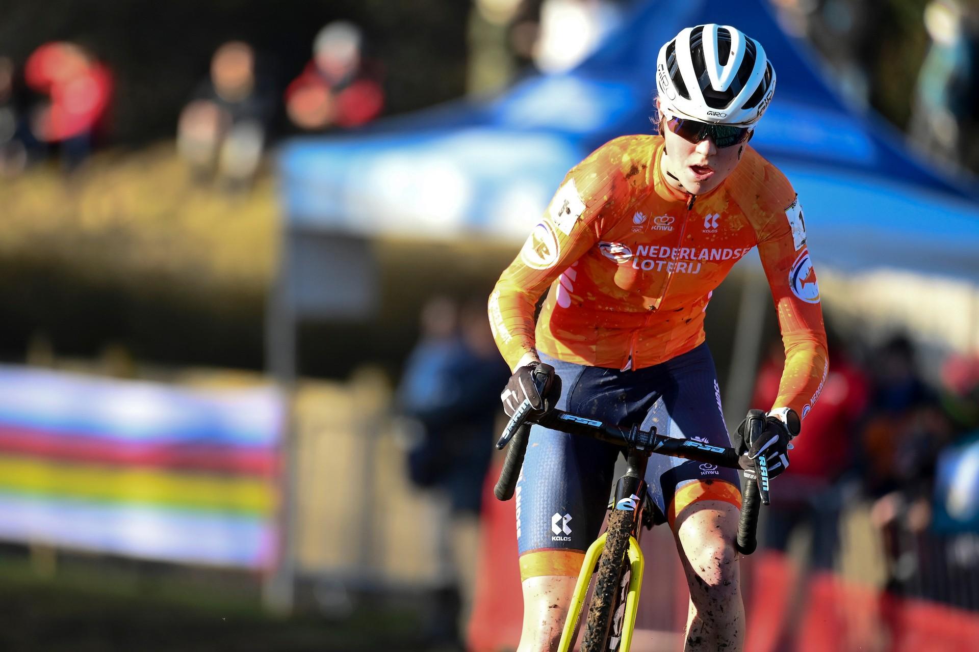 'Visma–Lease a Bike did not intervene in time', former cyclocross champion criticises team's handling of Fem van Empel