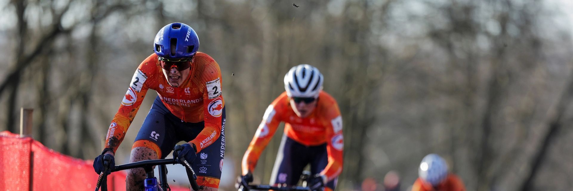 Lucinda Brand leads the Dutch team through mud at the UCI Cyclo-cross World Championships in Liévin, France.