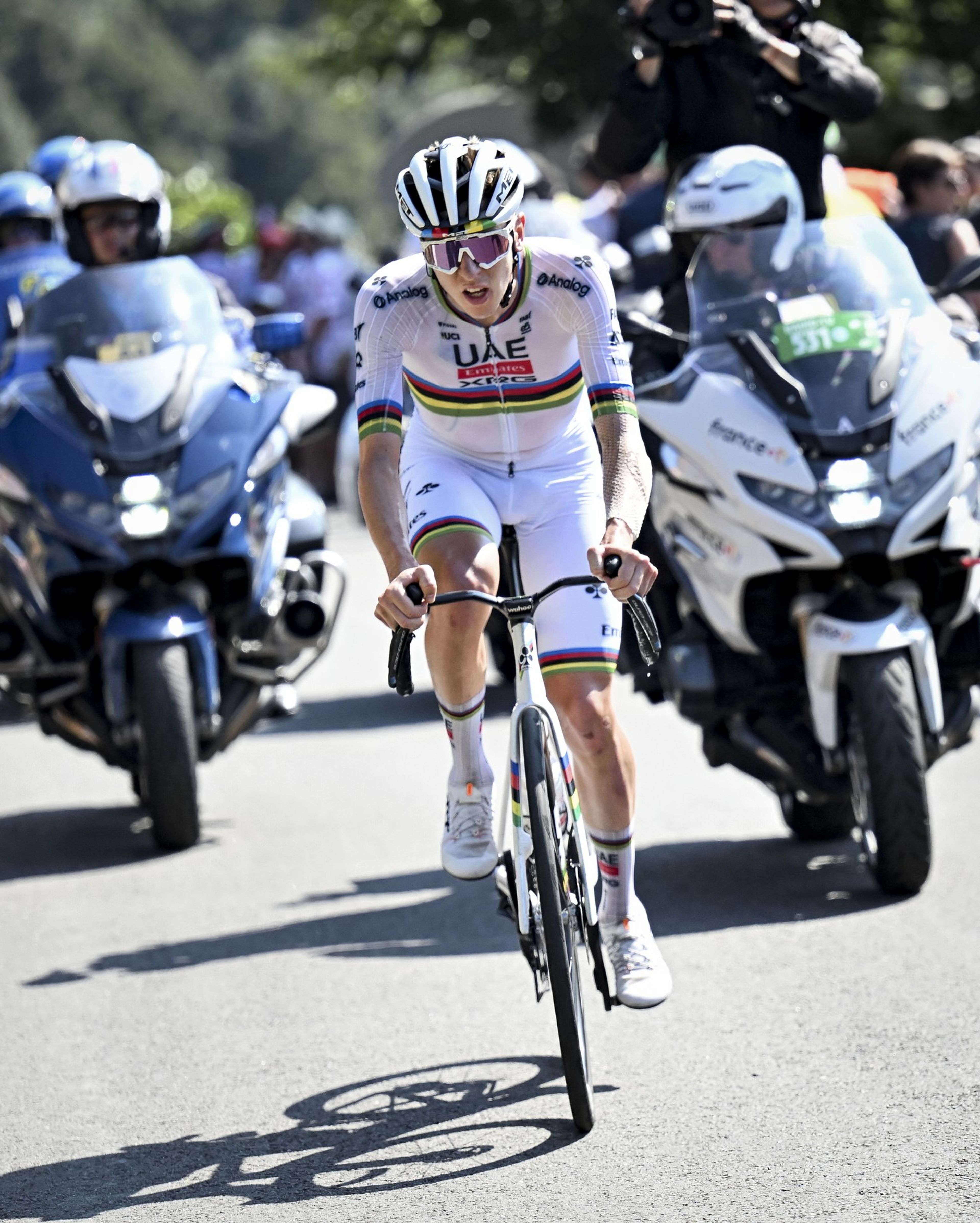 Pogačar powers through on Hautacam climb in UAE world champ kit