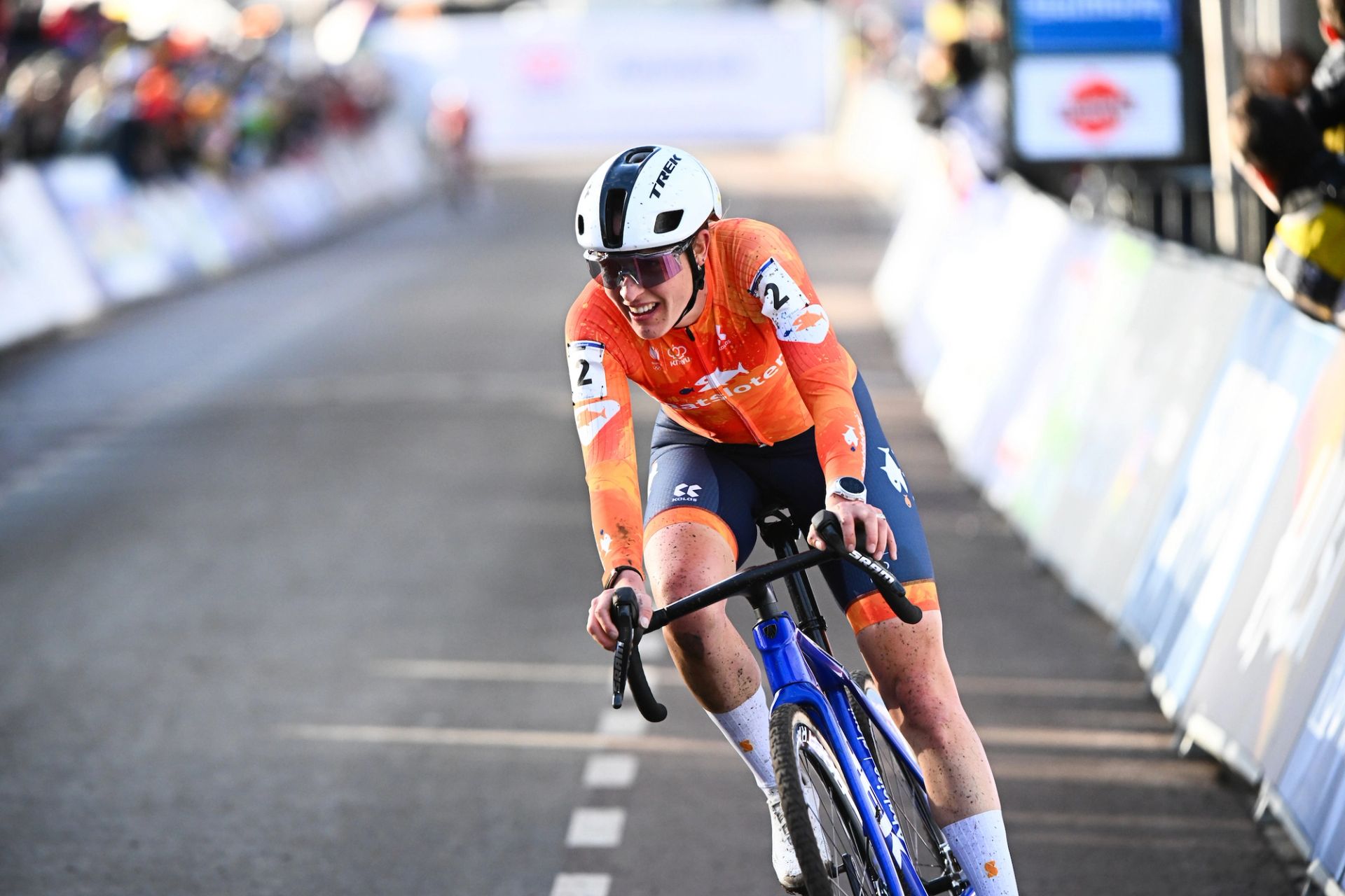 Picture by Simon Wilkinson/SWpix.com - 30/01/2026 - Cycling - 2026 UCI Cyclo-cross World Championships - Hulst, Zeeland, Netherlands - Women’s Elite - Lucinda Brand (Netherlands)