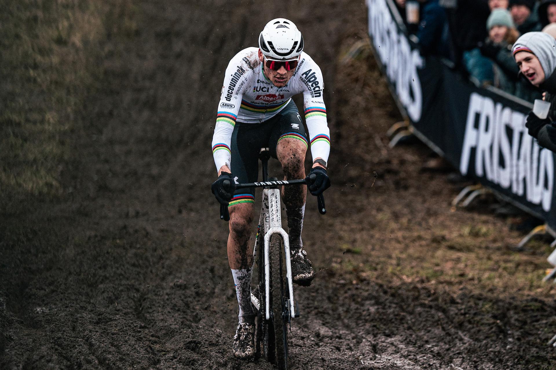 Picture by Alex Whitehead/SWpix.com - 26/01/2025 - Cycling - UCI Cyclo-cross World Cup: Hoogerheide - Hoogerheide, North Brabant, Netherlands - Elite Men’s Race - Mathieu van der Poel of Alpecin–Deceuninck