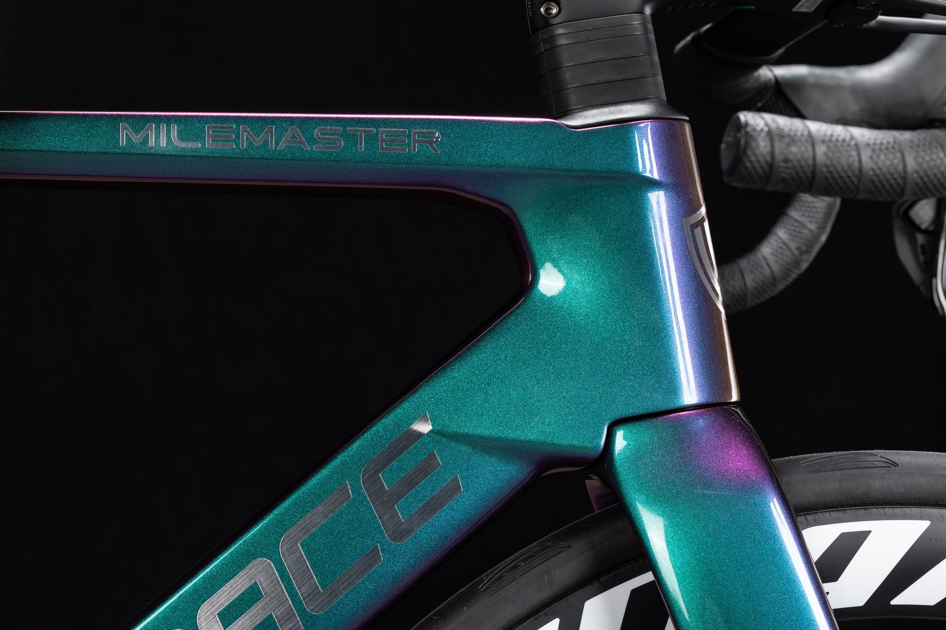 Close-up of teal Mi?E master track bike frame and handlebars