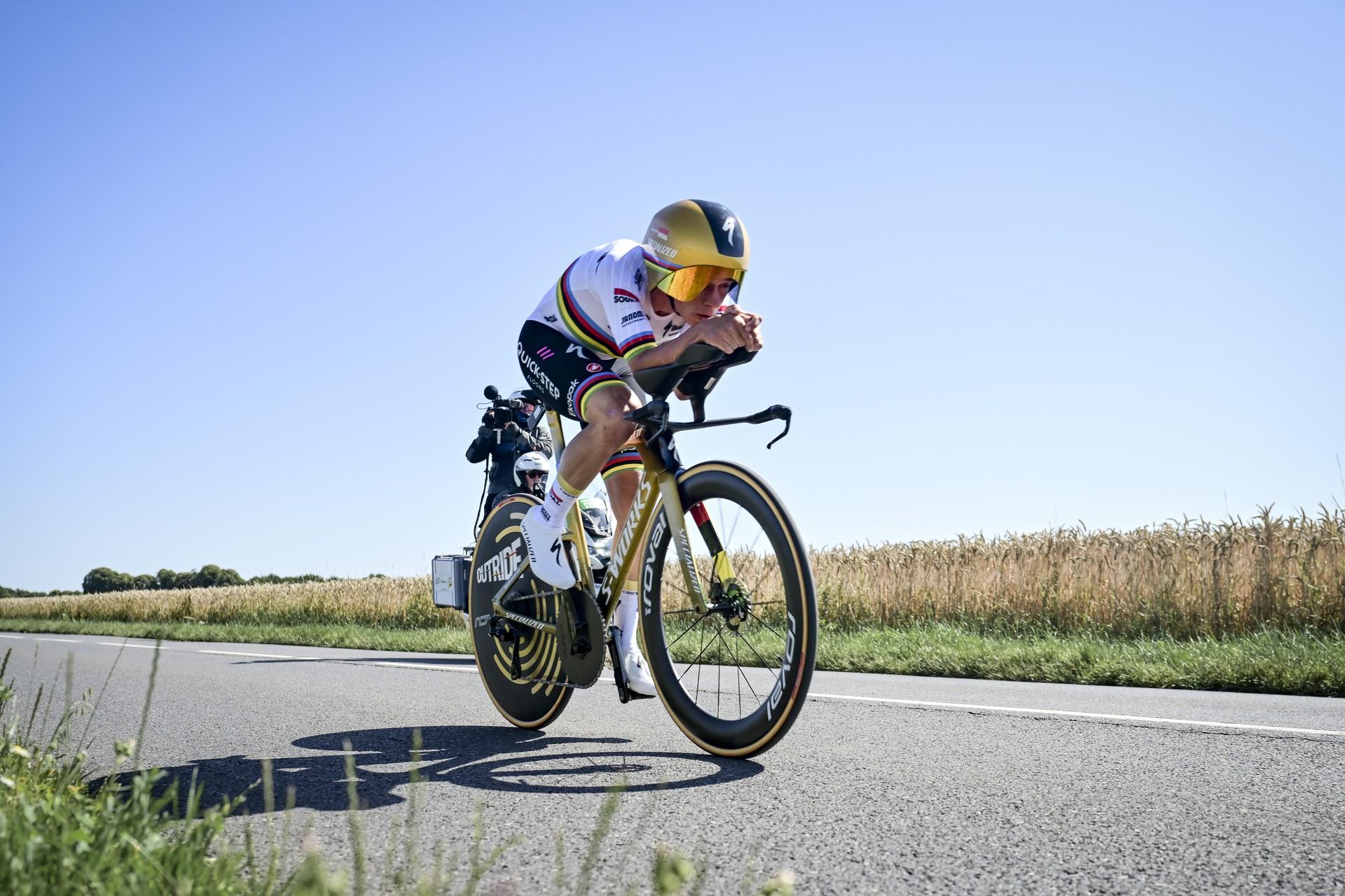 'I can no longer take food from the back pocket of my jersey' – Remco Evenepoel reveals continued nerve damage from 2024 crash