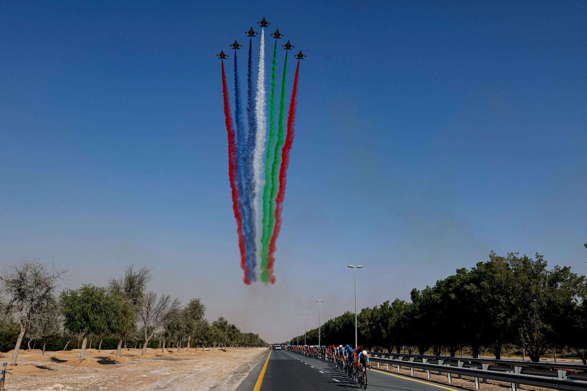 The early kilometres of stage 5 of the UAE Tour