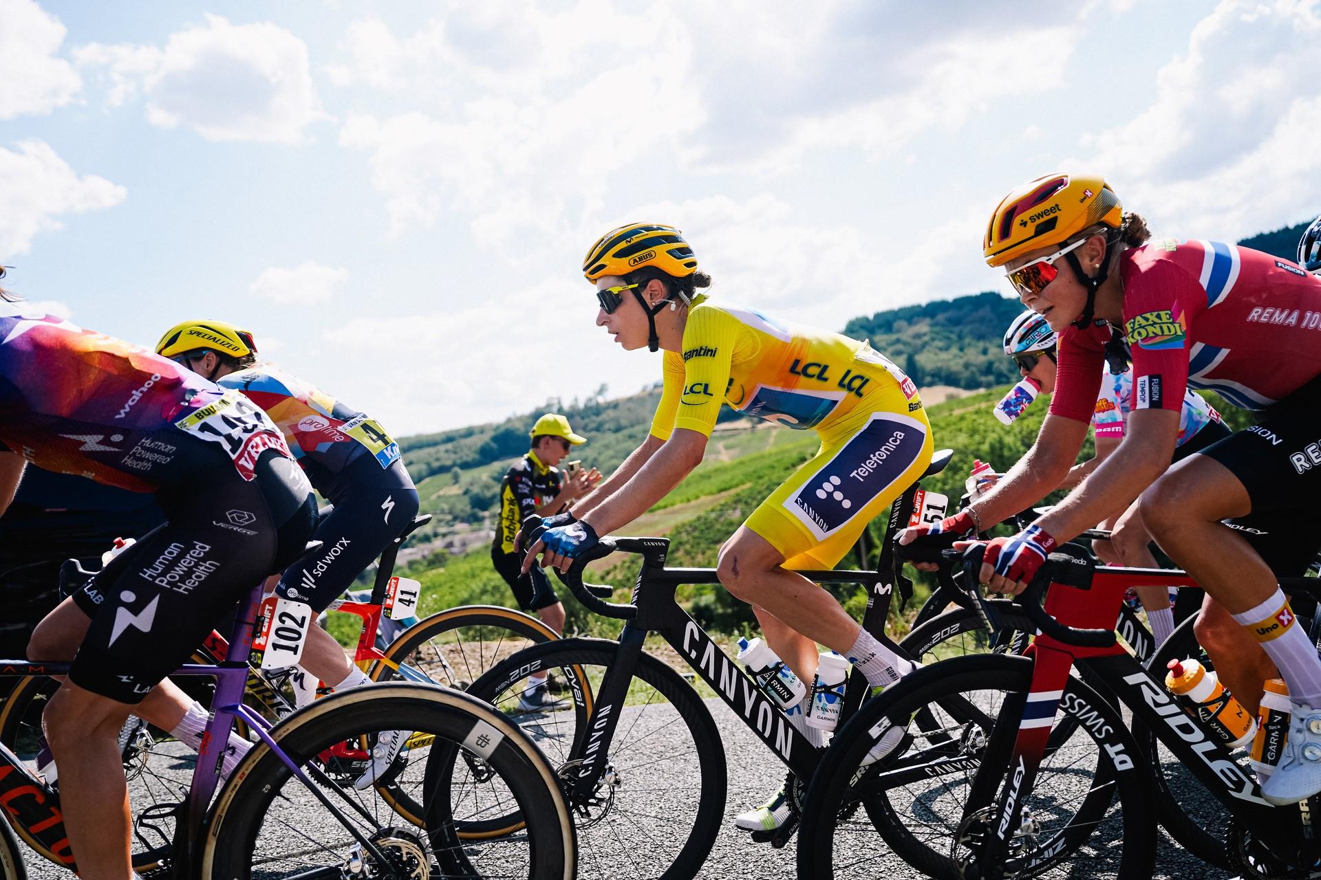 'I was asleep. I don't know what I did',  Reusser keeps yellow but sprint lapse leaves Vollering just 12 seconds back