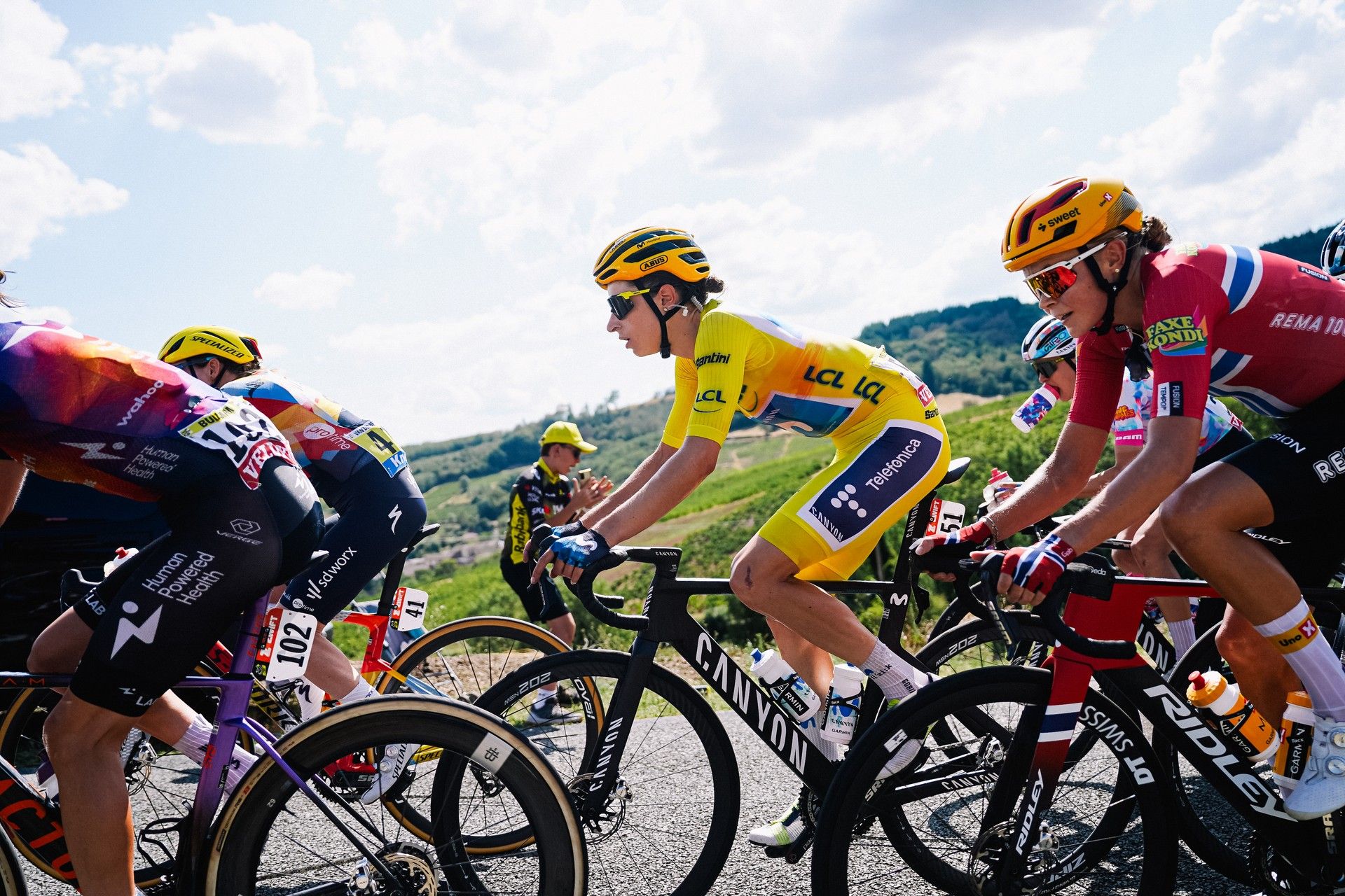 'I was asleep. I don't know what I did', Reusser keeps yellow but sprint lapse leaves Vollering just 12 seconds back