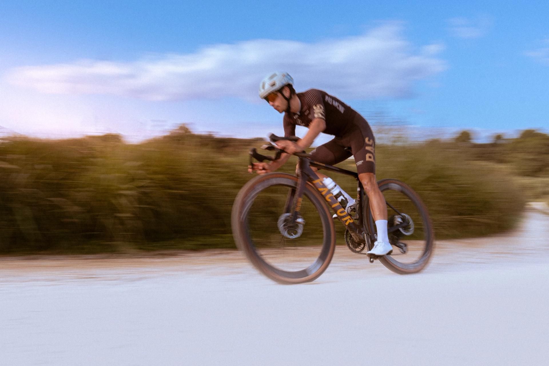Magnus Bak riding his Factor Ostro gravel bike on a gravel path