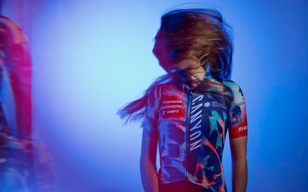 'Luminous' look for CANYON//SRAM zondacrypto as 10th anniversary kit lights up 2026