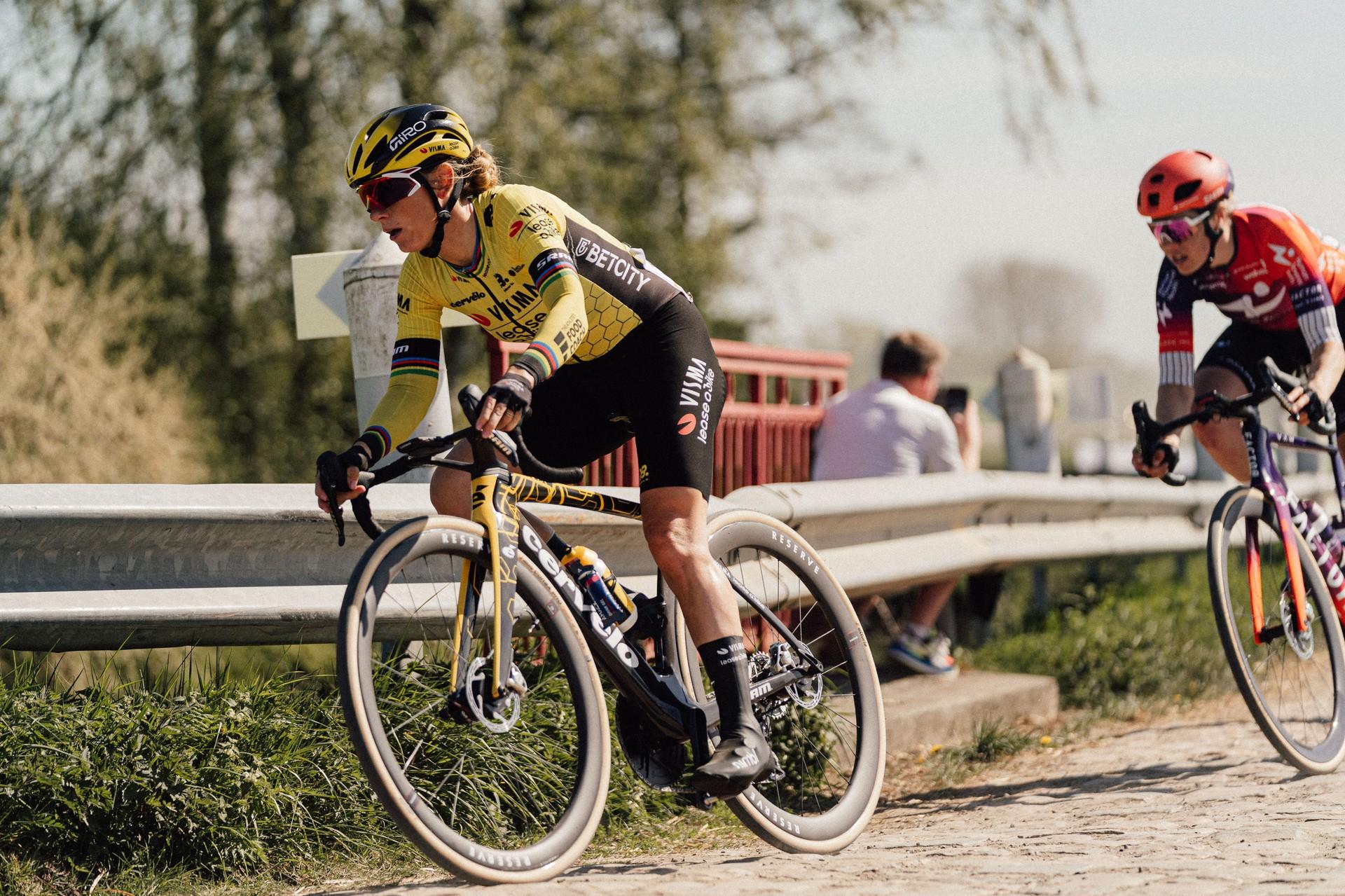 Ferrand-Prévot surges on cobbles at Paris-Roubaix Femmes