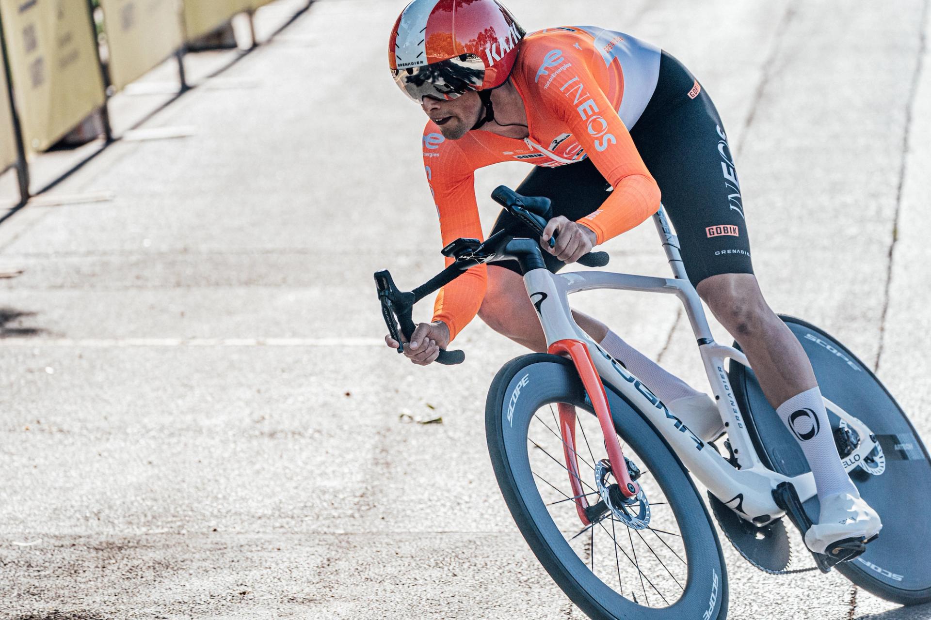 Watson claims ochre jersey as Vine posts fastest GC time in Tour Down Under prologue