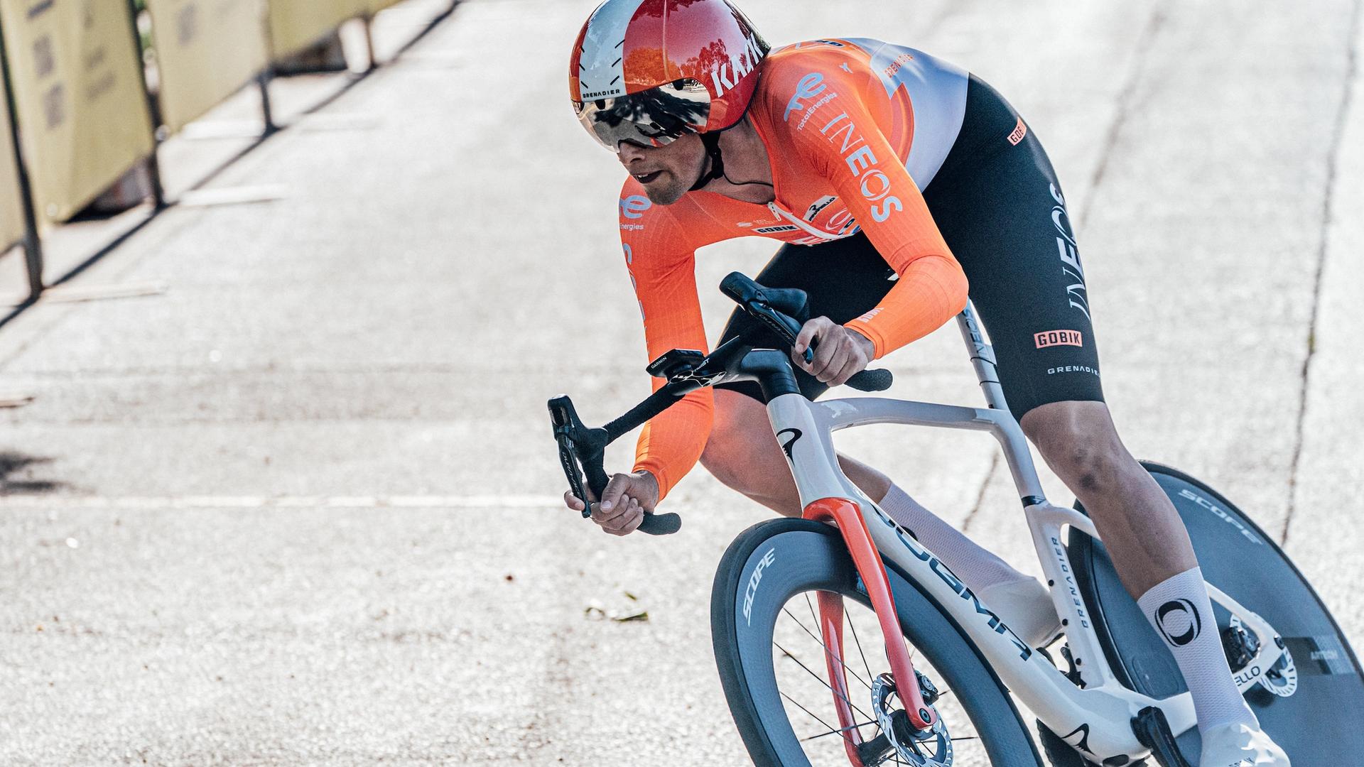 Watson claims ochre jersey as Vine posts fastest GC time in Tour Down Under prologue
