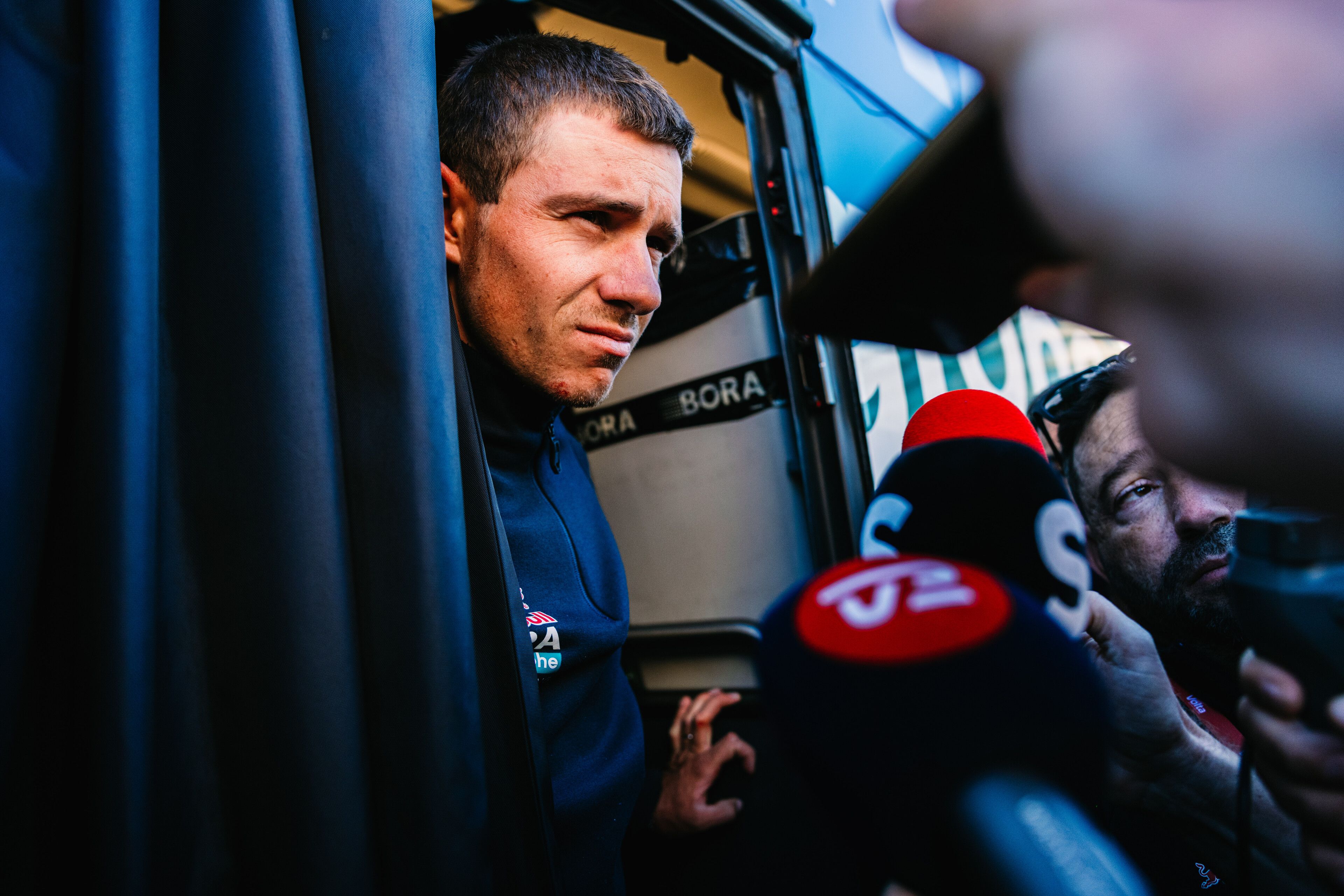 A 100-day secret: Evenepoel’s Flanders debut and the shifting balance between teams and journalists