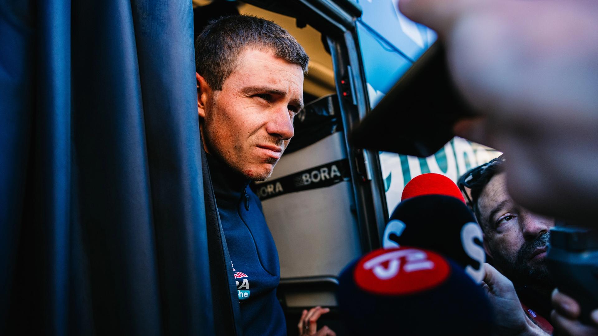 A 100-day secret: Evenepoel’s Flanders debut and the shifting balance between teams and journalists