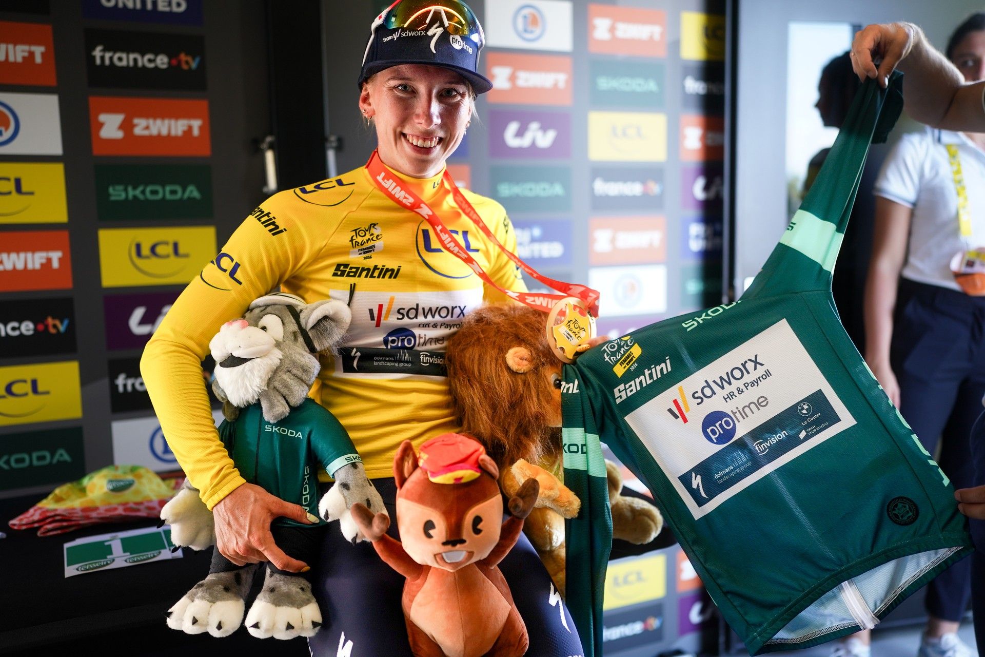 Wiebes survives rivals' best chance to crack her, and four more Tour de France Femmes stage 1 talking points