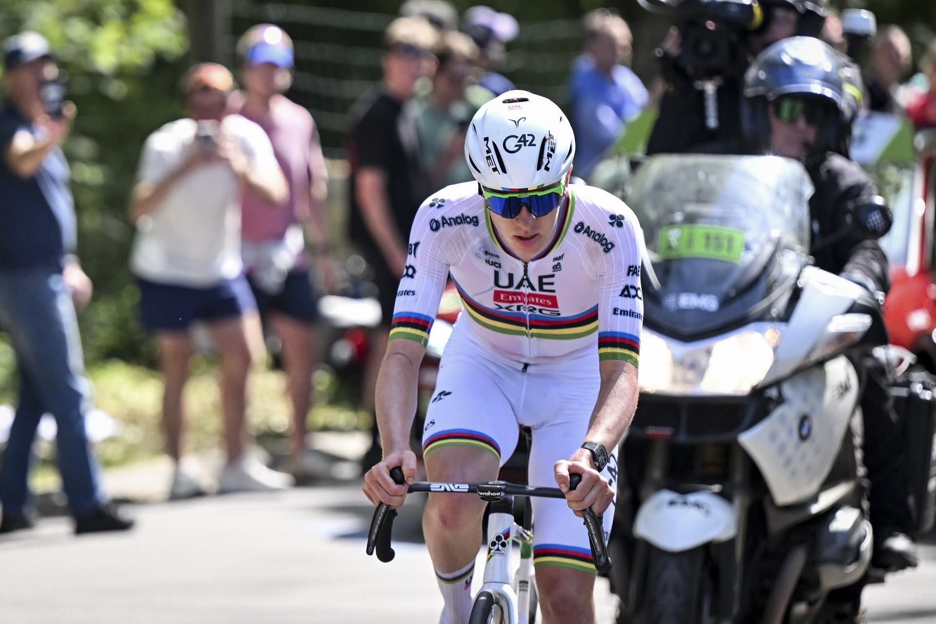 Pogačar attacks in rainbow jersey at Liège-Bastogne-Liège