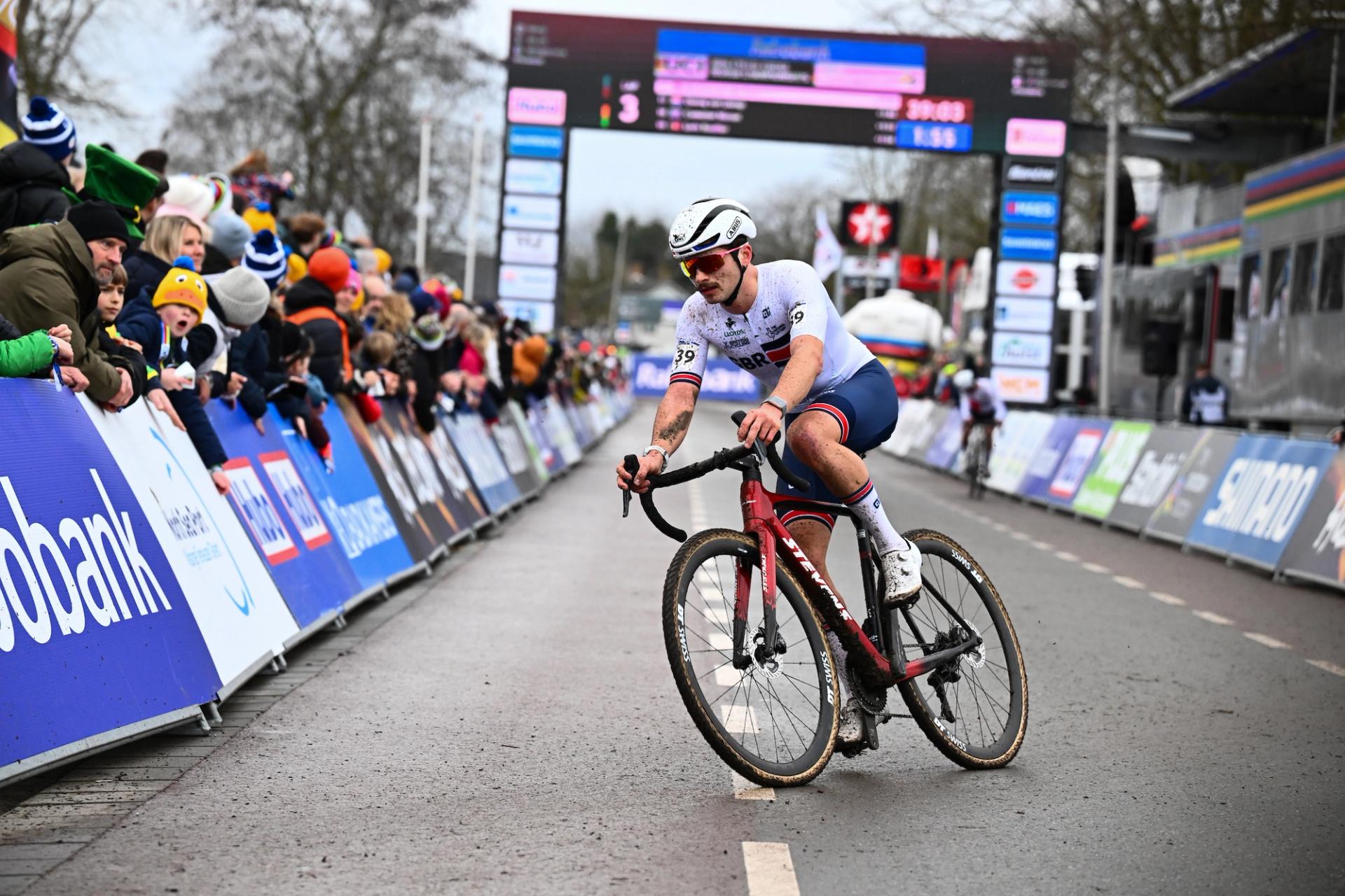 Picture by Simon Wilkinson/SWpix.com - 01/02/2026 - Cycling - 2026 UCI Cyclo-cross World Championships - Hulst, Zeeland, Netherlands - Men’s Elite - Cameron Mason (Great Britain)
