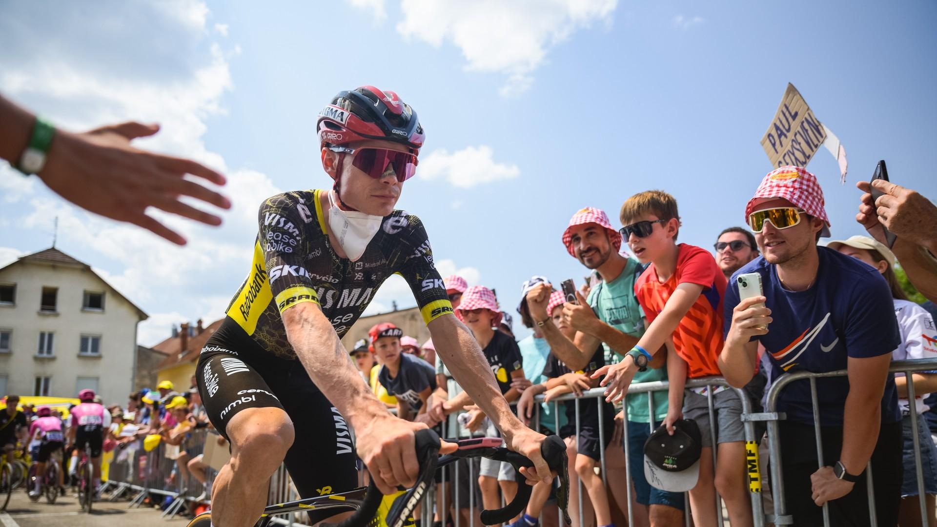A 2am knock, an unswept corner and a broken collarbone: how Vingegaard's Tour ended on Stage 15