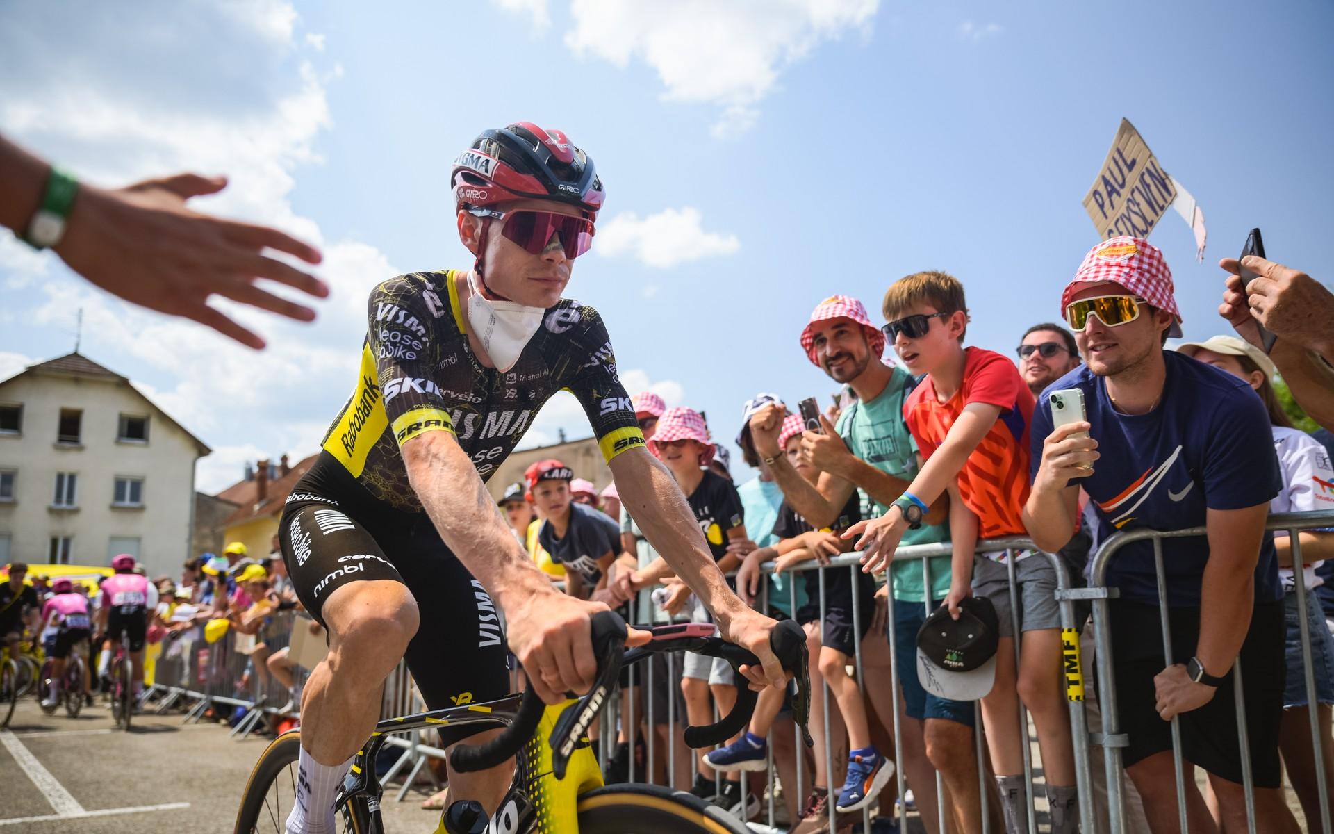 A 2am knock, an unswept corner and a broken collarbone: how Vingegaard's Tour ended on Stage 15