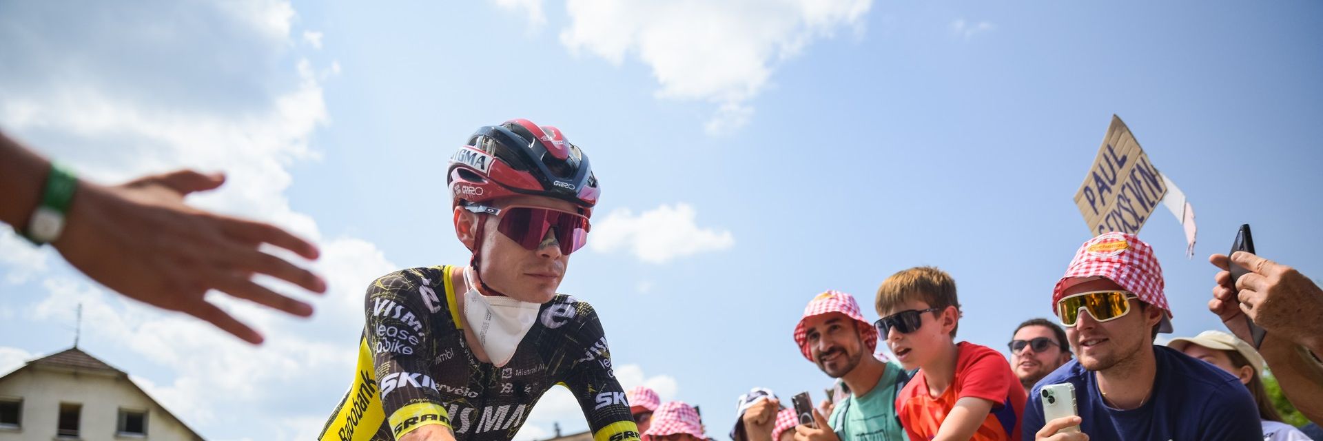 A 2am knock, an unswept corner and a broken collarbone: how Vingegaard's Tour ended on Stage 15