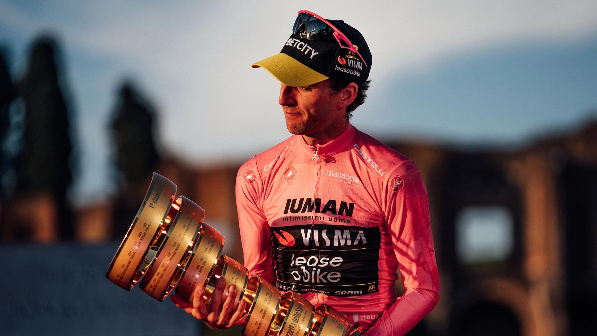 ‘This may come as a surprise to many’ – Simon Yates announces retirement ahead of 2026 season