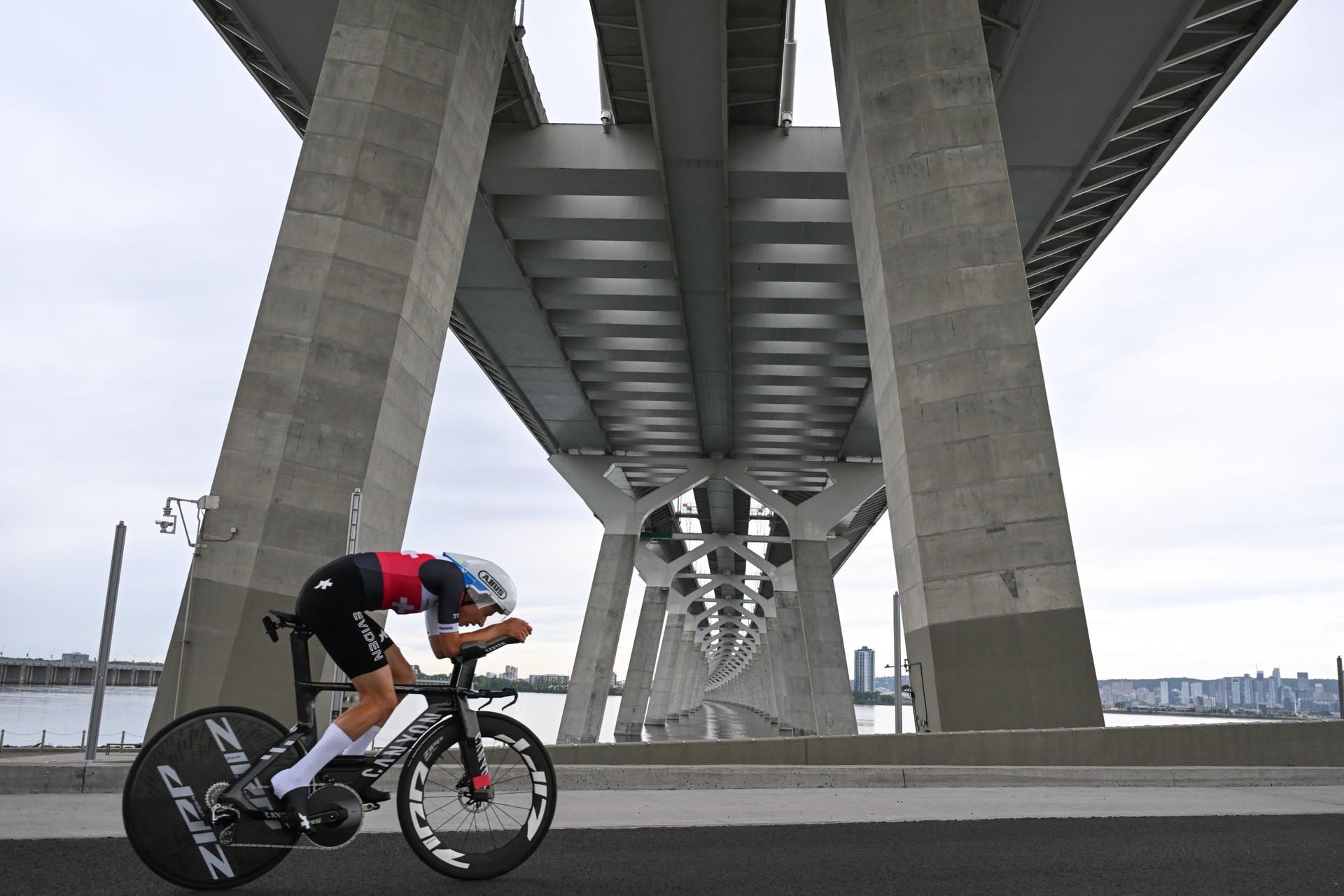 Marlen Reusser rides her time trial bike beneath a bridge during the women's World Championships.