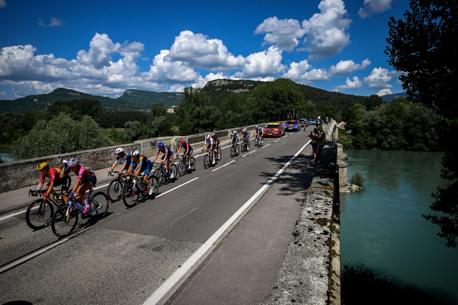 Minimum salary freeze set for 2026 across WorldTour, with increases limited to Women’s ProTeams