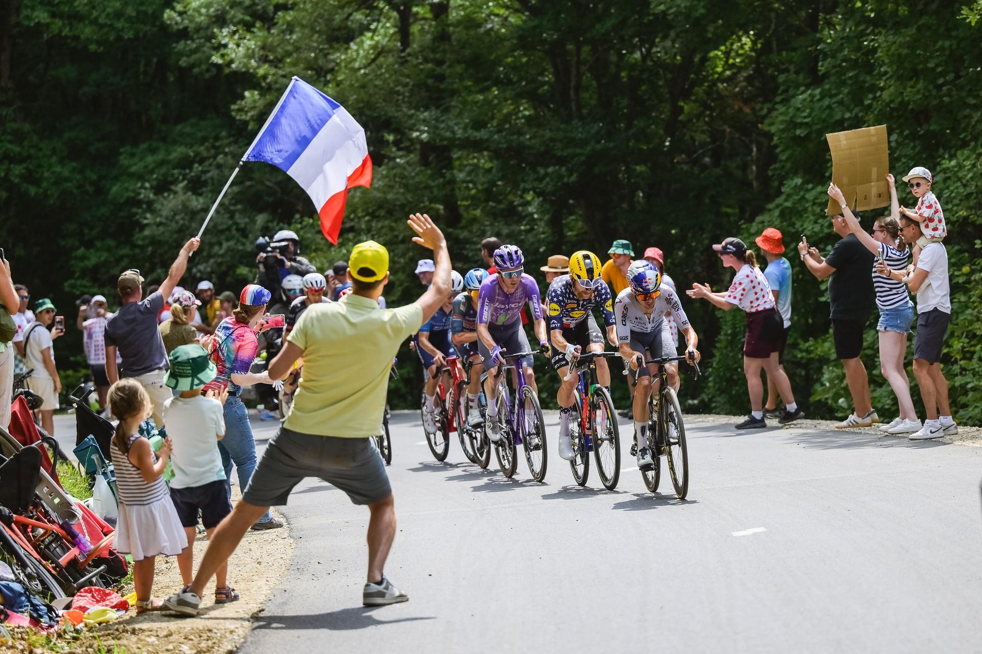 'It still scares me a bit' - Evenepoel asks for Alpe d’Huez barriers as riders voice crowd fears