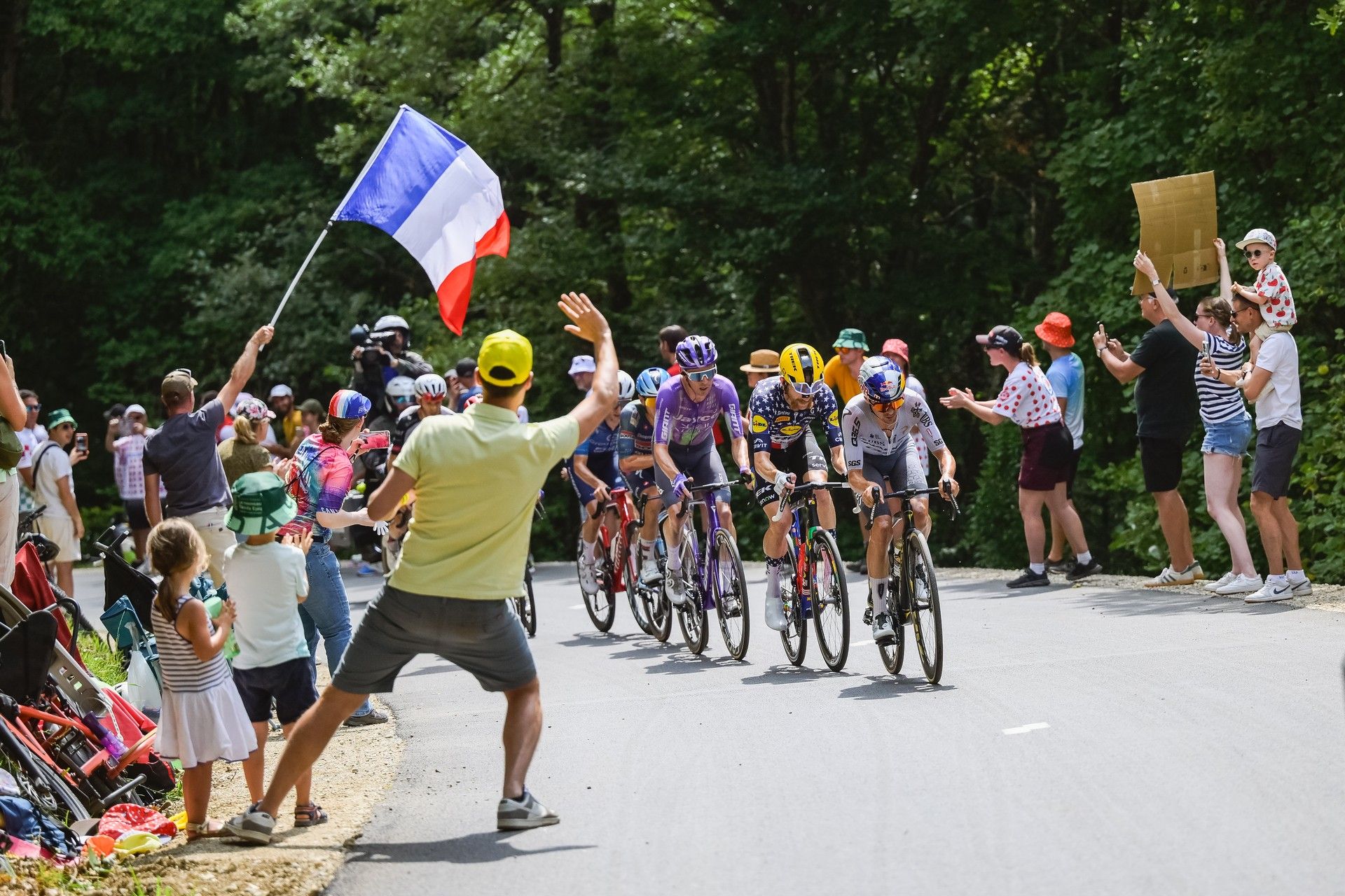 'It still scares me a bit' - Evenepoel asks for Alpe d’Huez barriers as riders voice crowd fears