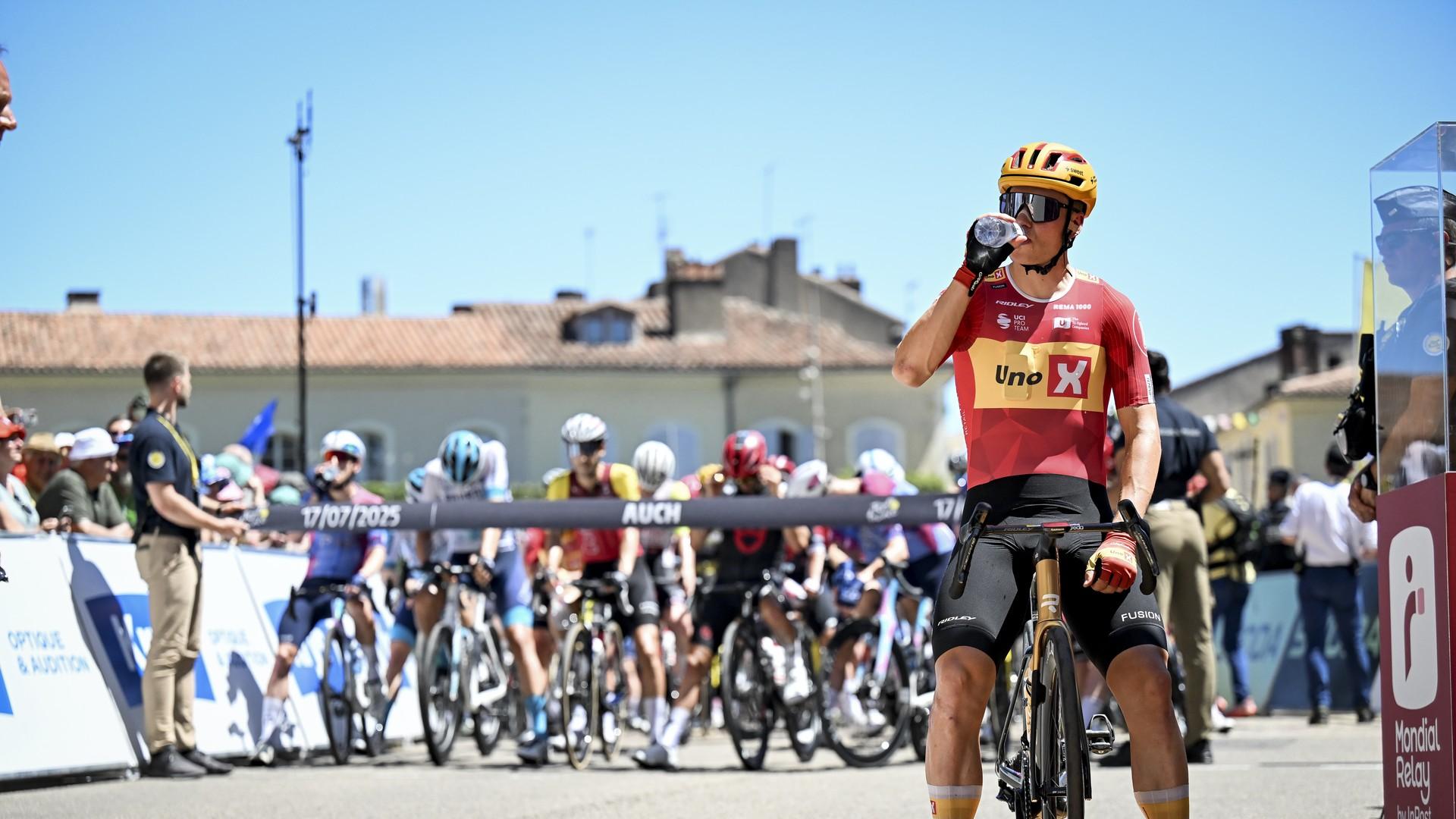 Jonas Abrahamsen burns 10,000 calories in a single day as Uno-X snowed in at 2,300m altitude camp